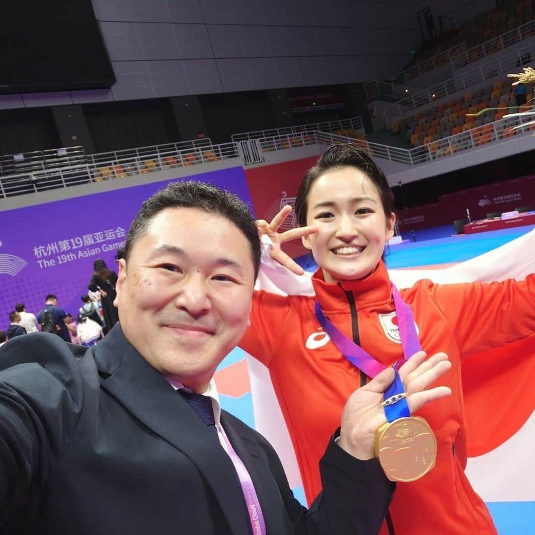 清水希容さんのインスタグラム写真 - (清水希容Instagram)「Asia Games Hangzhou GOLD medal🥇  It was a tournament filled with strong emotions. I would be happy if it reached as many people as possible. thank you very much! !  強い気持ちを込めて臨んだ大会でした 少しでも多くの方に届いていたら嬉しいです 応援ありがとうございました！！  #杭州アジア大会#がんばれニッポン #空手#形#清水希容 #TEAMJAPAN#AsiaGames#Hangzhou#karate#kata#kiyou shimizu#gold#thankyou」10月6日 15時47分 - kiyou_1