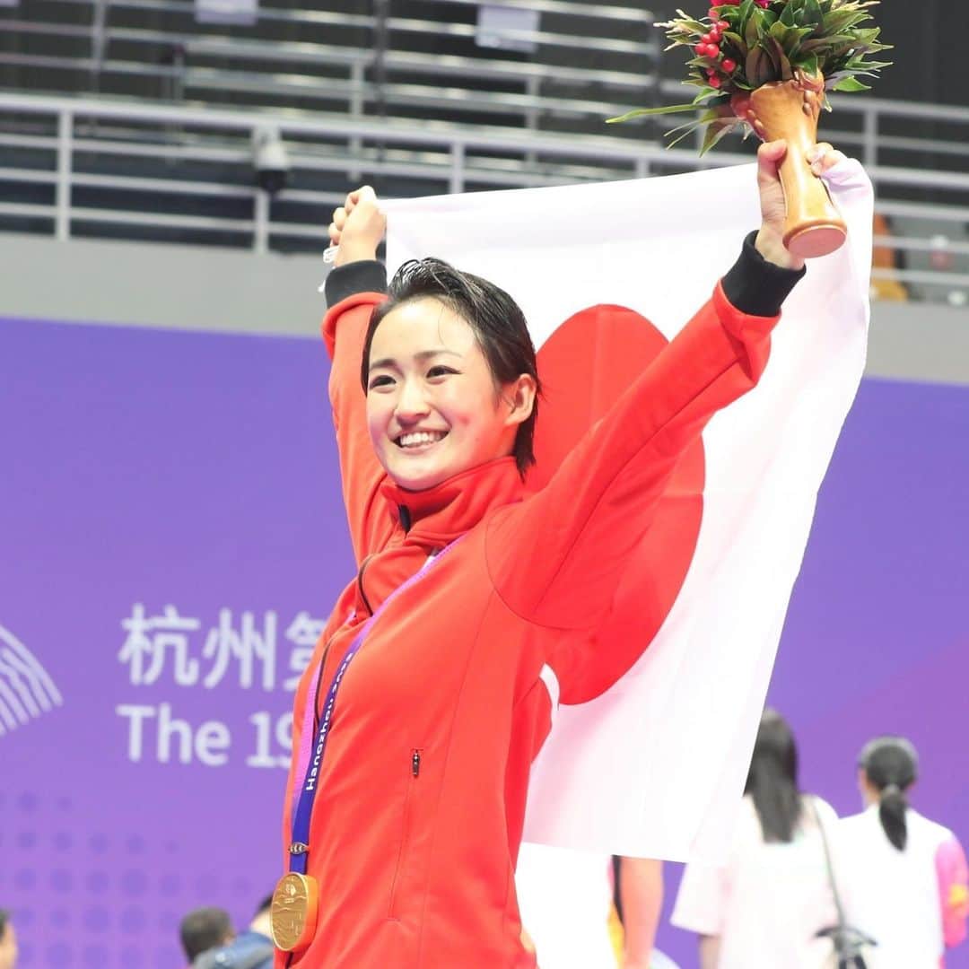 清水希容のインスタグラム：「Asia Games Hangzhou GOLD medal🥇  It was a tournament filled with strong emotions. I would be happy if it reached as many people as possible. thank you very much! !  強い気持ちを込めて臨んだ大会でした 少しでも多くの方に届いていたら嬉しいです 応援ありがとうございました！！  #杭州アジア大会#がんばれニッポン #空手#形#清水希容 #TEAMJAPAN#AsiaGames#Hangzhou#karate#kata#kiyou shimizu#gold#thankyou」