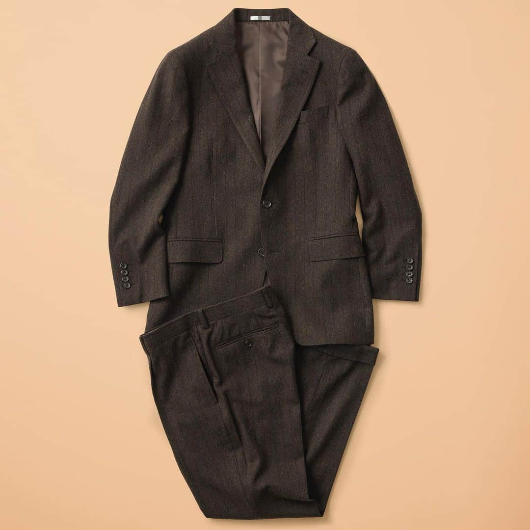 SUIT SELECT スーツセレクトさんのインスタグラム写真 - (SUIT SELECT スーツセレクトInstagram)「RE:NEWOOL 新しく作るのではなく、あるものでまかなっていく。 「リニュール」は回収衣料や未利用の糸を原料にした サステナブルなスーツ素材。 ツイードのような冬素材もご覧の通り、 上質な手触りと質感で表現しています。 優しい着心地のみならず、 健やかな気持ちで着用できるスーツです。 ・ SUIT ¥31, 900 SHIRT ¥5,390 TIE ¥6,490 CHIEF ¥4,290 SHOES ¥17,600  (すべて税込) 10月中旬入荷予定 ・ ・ ・ #suit #スーツ #suitselect #スーツセレクト #スーツのある日常 #スーツスタイル #前原滉 ・ #ビジネス #メンズ #メンズファッション #メンズコーデ #秋冬 #新作 #オフィスカジュアル #ビジネスカジュアル #リニュール ・ #business #fashion #ootd #outfit #mens #mensfashion #menscode #2023 #2023AW #autumn #winter #newnormal #newarrival #RENEWOOL」10月6日 15時46分 - suitselect_japan_official