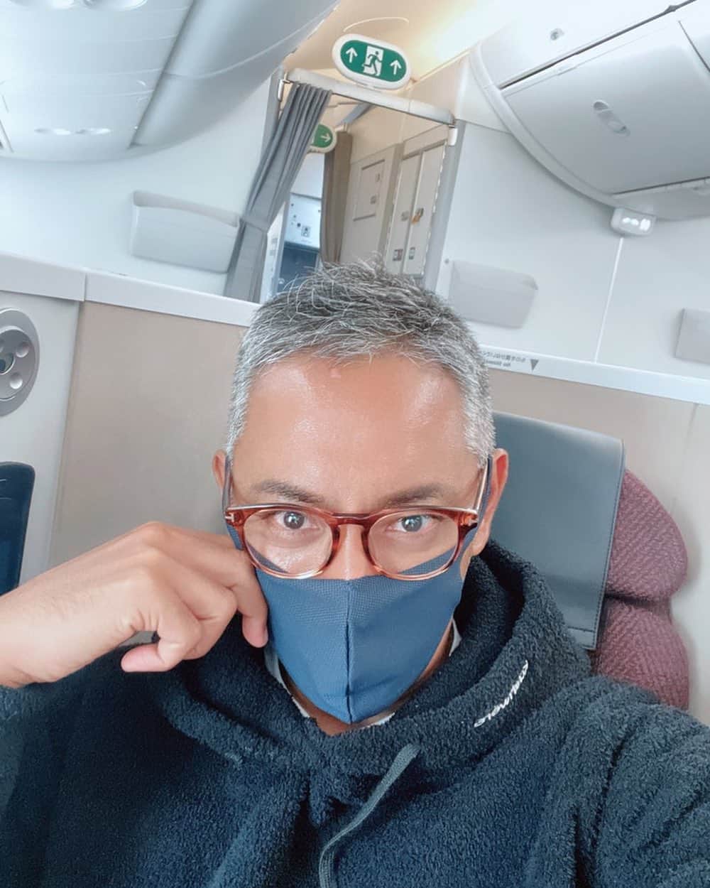 市川海老蔵 （11代目）のインスタグラム：「* On board🩵 Heard Tokyo’s gotten chilly, so I’ll be careful of the difference in climate💕  乗りました🩵  東京寒くなったらしいので、  寒暖差気をつけます💕  #市川團十郎白猿 #市川海老蔵 #海老蔵 #市川新之助 #成田屋 #歌舞伎 #歌舞伎座 #和 #舞台 #三千世界 #ABKAI #ABMORI #ebizoichikawa #ebizo #kabuki #thunderparty #theater #theaterarts #actor #kabukiactor #japan #classic #traditionaljapan #japaneseculture #japan_og_insta #performingarts」