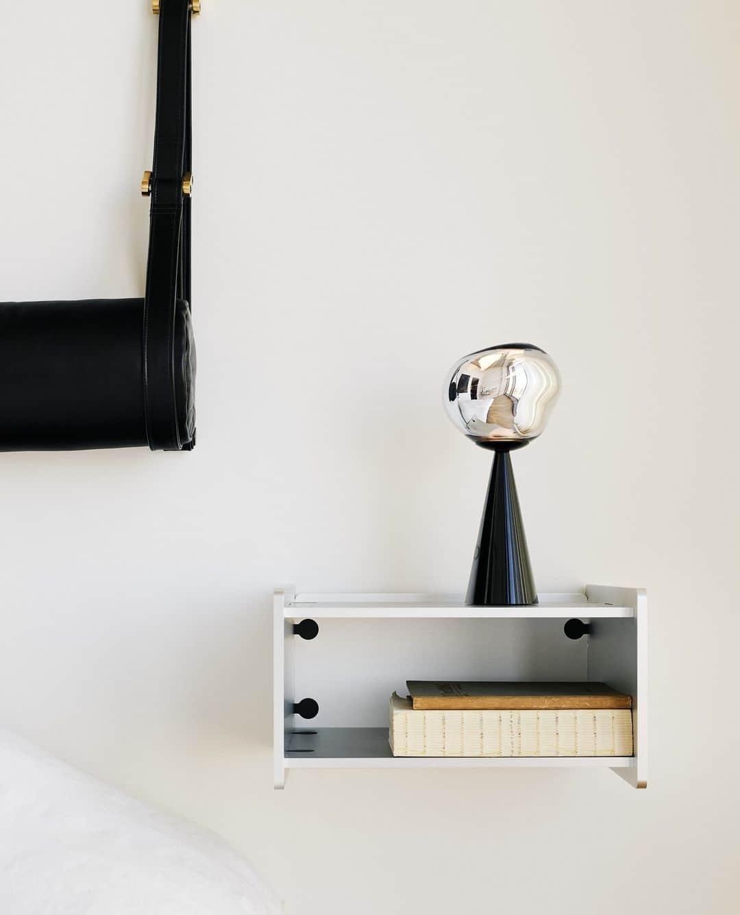 トム ディクソンのインスタグラム：「New MELT Portable in black, used as a bedside table at the One Park Drive Penthouse in Canary Wharf, London. ⁠ ⁠ @designresearchstudio⁠ @petenavey⁠ #OneParkDrive」