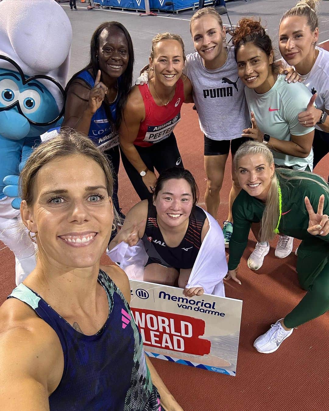 Tori Peetersさんのインスタグラム写真 - (Tori PeetersInstagram)「A whole lot of love for the javelin family ♥️🌎  Since the day I began throwing javelins I have been welcomed with open arms by many throwers from all around the world. Whether it was receiving technical help, being welcomed into their training environment, sharing accommodation between competitions, or being sent personal javelins to use, it all gave me a pretty big appreciation for the Javelin Family.   When you find that sense of belonging in a community you’ve always dreamed of being apart of, the feeling is hard to forget.   This year, I was able to really see that sport for me, is about more than just the result. It’s about the long lasting friendships that help create memories I’ll have forever.   So thank you all and here’s to more amazing memories 🥰♥️  @throwersuniverse @real_throwersunite @memes4throwers @javelin__world @throwingcommunity」10月6日 16時00分 - tori_peeters60