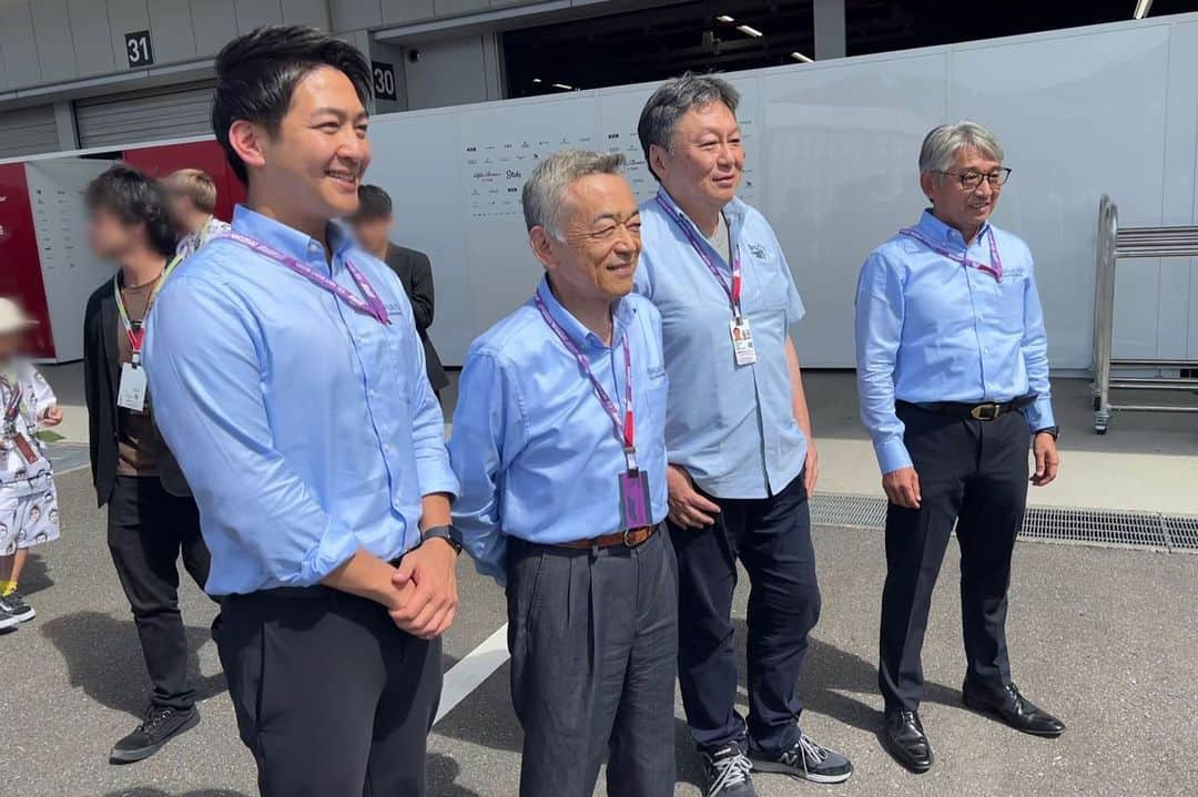 堀池亮介さんのインスタグラム写真 - (堀池亮介Instagram)「2023 F1 日本GPの思い出🏎️📷  今回のF1日本GPでは、決勝の実況やピレリホットラップ体験などたくさん貴重な経験をさせていただきました！  特にピレリホットラップでは、レーシングドライバーの運転するスポーツカーに同乗させていただき鈴鹿サーキットを体感しましたが、あまりにも速すぎて終始叫び続けました🤣  また別のサーキットでも挑戦してみたいです！！  秋の鈴鹿の戦いは幕を閉じましたが、次の日本GPはもう半年後！ 春の戦いも楽しみです🏁  #F1 #日本GP #f1fujinext #f1jp」10月6日 16時00分 - ryosuke_horiike