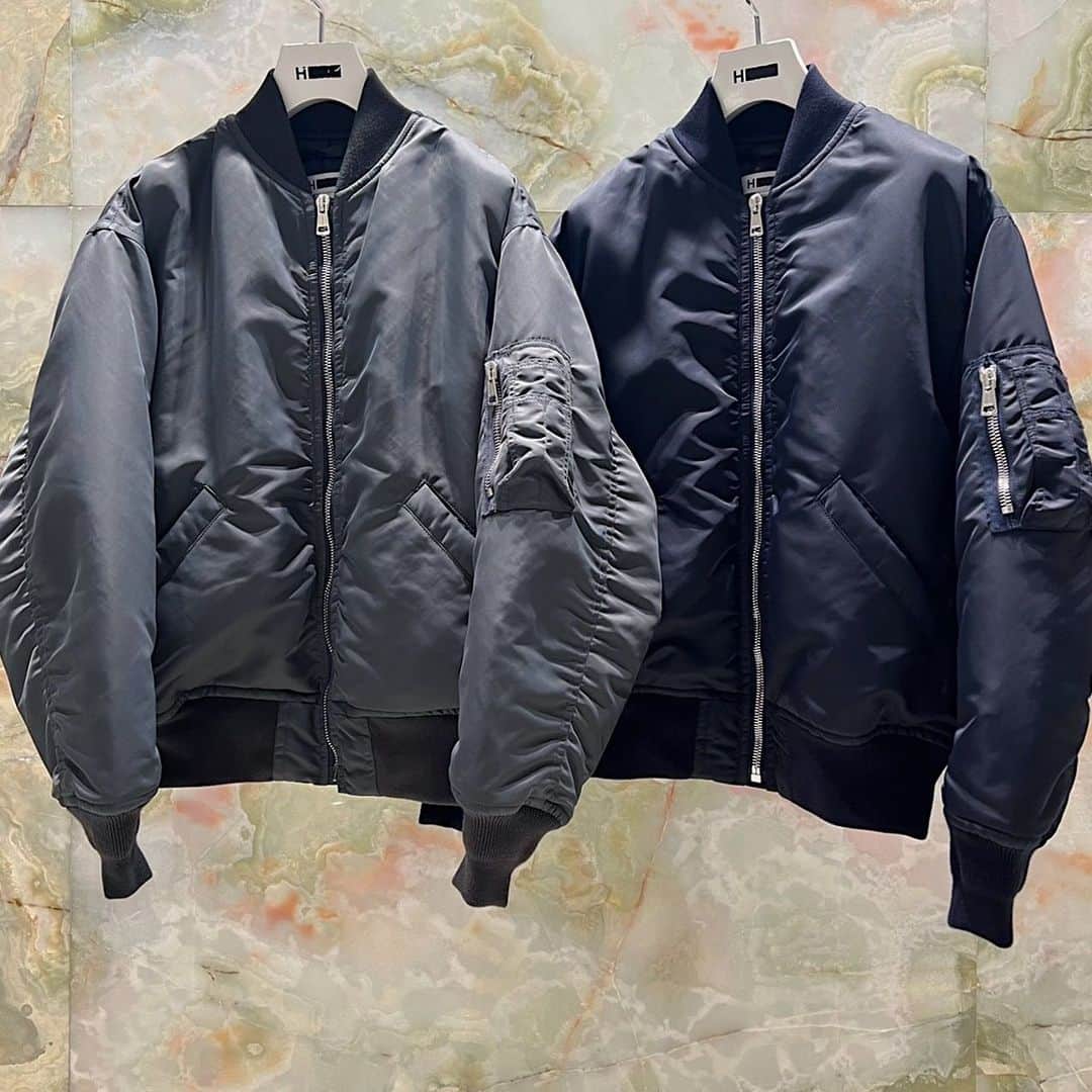 のインスタグラム：「＜H BEAUTY&YOUTH＞ NYLON FLIGHT JACKET ¥77,000 Color: MD.GRAY/NAVY Size: S/M/L  WOOL CASHMERE TAPERED PANTS ¥36,300 Color: DK.GRAY/NAVY Size: S/M/L  #H_beautyandyouth #エイチビューティアンドユース @h_beautyandyouth  #BEAUTYANDYOUTH #ビューティアンドユース #Unitedarrows #ユナイテッドアローズ」