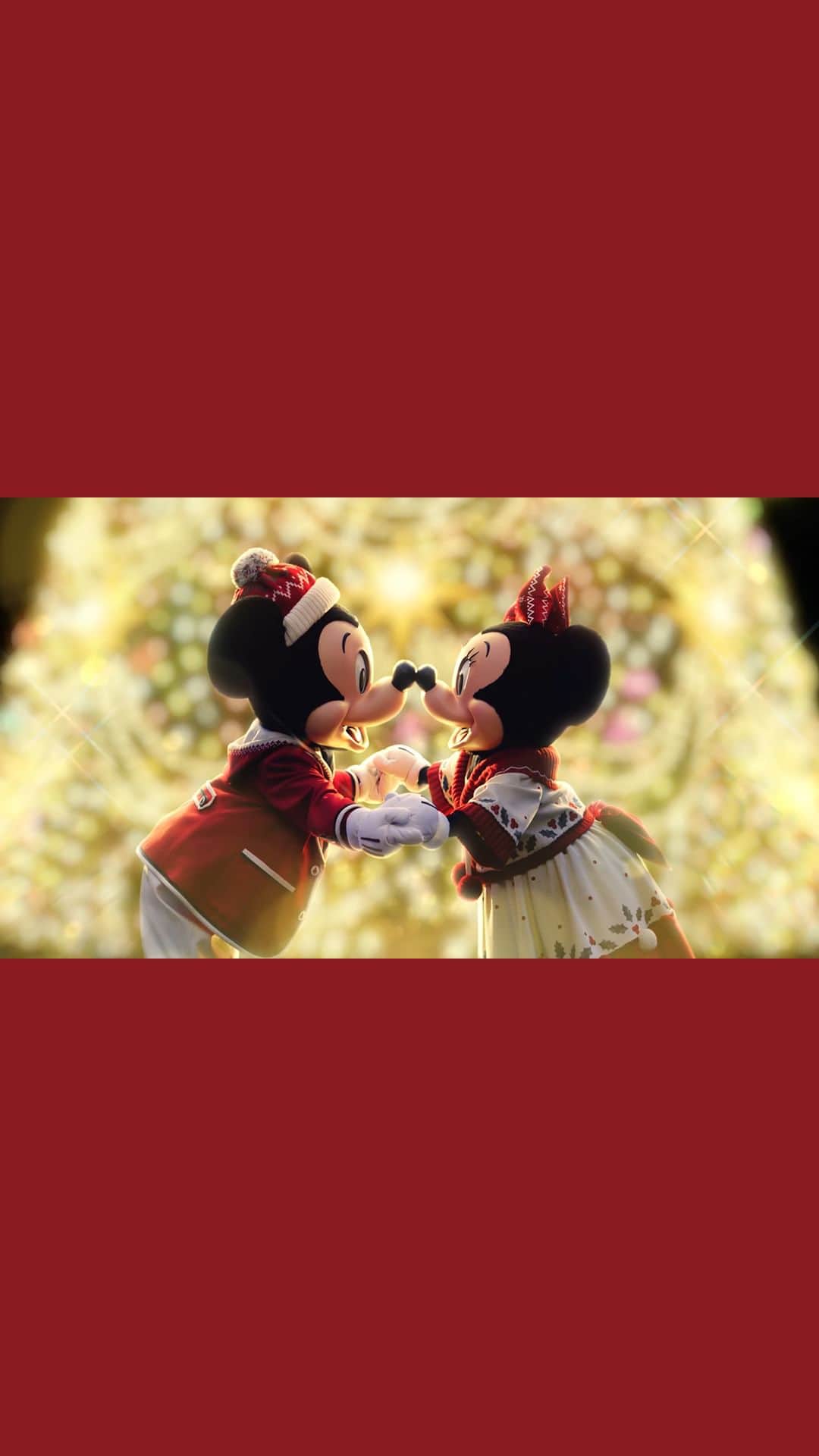 のインスタグラム：「⁡ 東京ディズニーランドと東京ディズニーシーでは、11月8日から12月25日まで、「ディズニー・クリスマス」を開催🎄 ⁡ 近日公開予定のテレビCMをお届け🎁 ⁡ ファンタジックでロマンティックな「ディズニー・クリスマス」をお楽しみに✨ ⁡ #ディズニークリスマス #東京ディズニーリゾート40周年 #東京ディズニーリゾート #東京ディズニーランド #東京ディズニーシー  #disneychristmas #tokyodisneyresort #tokyodisneyland #tokyodisneysea」