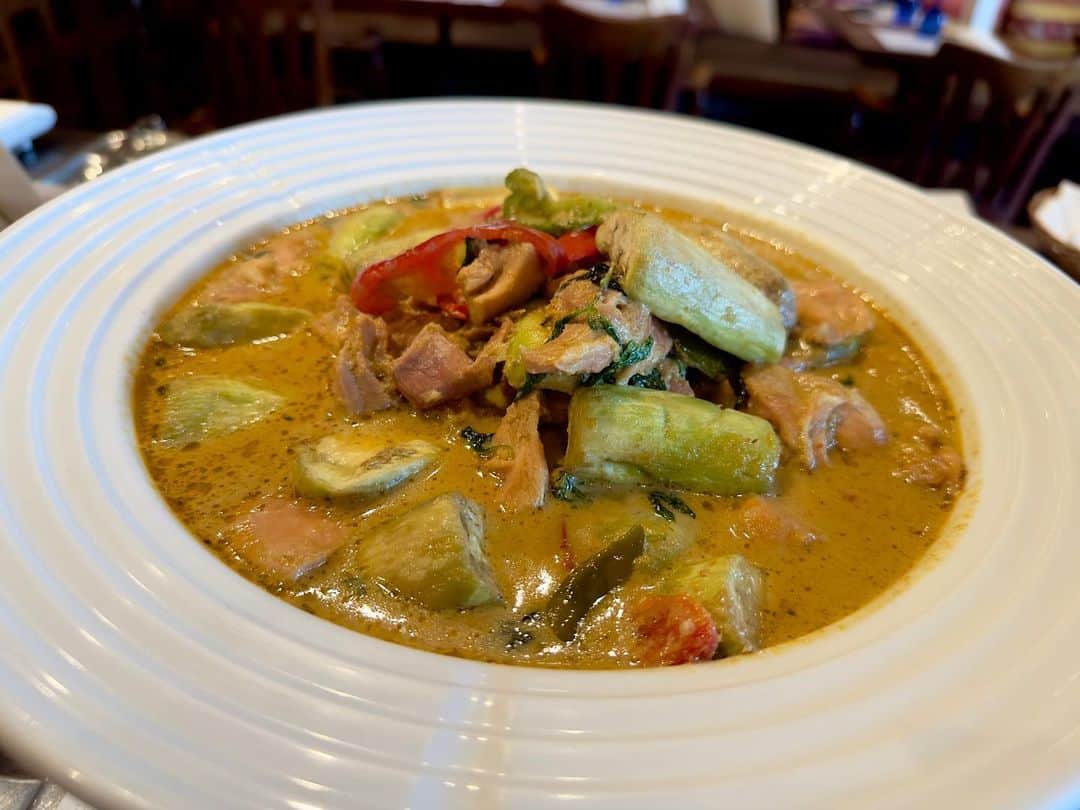 わっきーさんのインスタグラム写真 - (わっきーInstagram)「東京/新丸ビルにとんでもない食べ放題店がありました。 高級タイレストランのランチ食べ放題が、90分平日2580円(税込)で楽しめる、超穴場店。土日祝は2980円。 味もプライスも景観も、素晴らしいお店。  #サイアムヘリテイジ東京 #食べ放題 #食べ放題ランチ #タイ料理 #タイレストラン #大食い #新丸ビル #新丸ビルランチ #東京駅グルメ #東京グルメ #大手町グルメ #大手町ランチ」10月6日 16時15分 - makoto_ishiwaki
