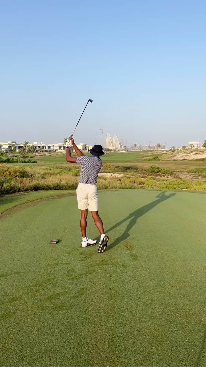 レイ・アレンのインスタグラム：「I went golfing! @saadiyatbeachgolfclub #uae #abudhabi」