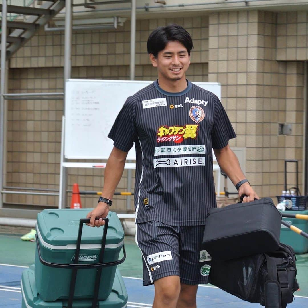 東京スポーツ・レクリエーション専門学校さんのインスタグラム写真 - (東京スポーツ・レクリエーション専門学校Instagram)「2023 / 10 / 1 (日) 南葛SCで実習するスポーツビジネス科の学生の様子です👫  最終節ということで、学生が提案したフェイスペイントは 大賑わいでした🙌🏻（動員数：1,905人）  南葛SCではTSRの卒業生も活躍中です✨ （投稿8枚目、右から） マネージャー　木幡さん 　▷スポーツビジネス科卒 アシスタントフィジカルコーチ　坂下さん 　▷スポーツトレーナー科卒 チーフトレーナー　藤田さん 　▷アスレティックトレーナー養成科卒  #南葛sc #東京スポーツレクリエーション専門学校  #スポーツ #スポーツの仕事 #スポーツビジネス #スポーツトレーナー #アスレティックトレーナー  #スポーツアナリスト #専門学校 #専門学生」10月6日 16時30分 - jikeitsr