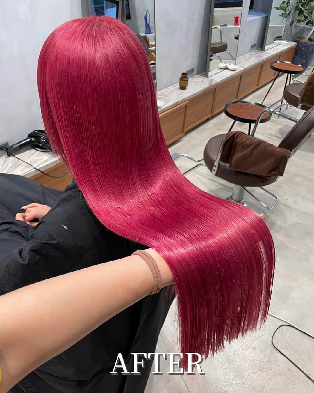 Schwarzkopf Professional Japanさんのインスタグラム写真 - (Schwarzkopf Professional JapanInstagram)「Repost: @fibreplex_color   【レッド】 kanako tamura(@tam__ko)さんのカラーレシピをご紹介します。  【レシピ】 Goth-R : PYR-GO ( 1 : 1 ) 2剤:3％等倍  #ボンドカラー #ファイバープレックス#カラーレシピ #シュワルツコフ #ブリーチカラー #ブリーチ #ケアブリーチ #ヘアカラー #ハイトーンカラー #ピンクカラー #インナーカラー #ホワイトブロンド #ミルクティーベージュ#haircolor #染髮 #美髮師 #漂髮#赤髪 #redhair」10月6日 16時27分 - schwarzkopfjapan