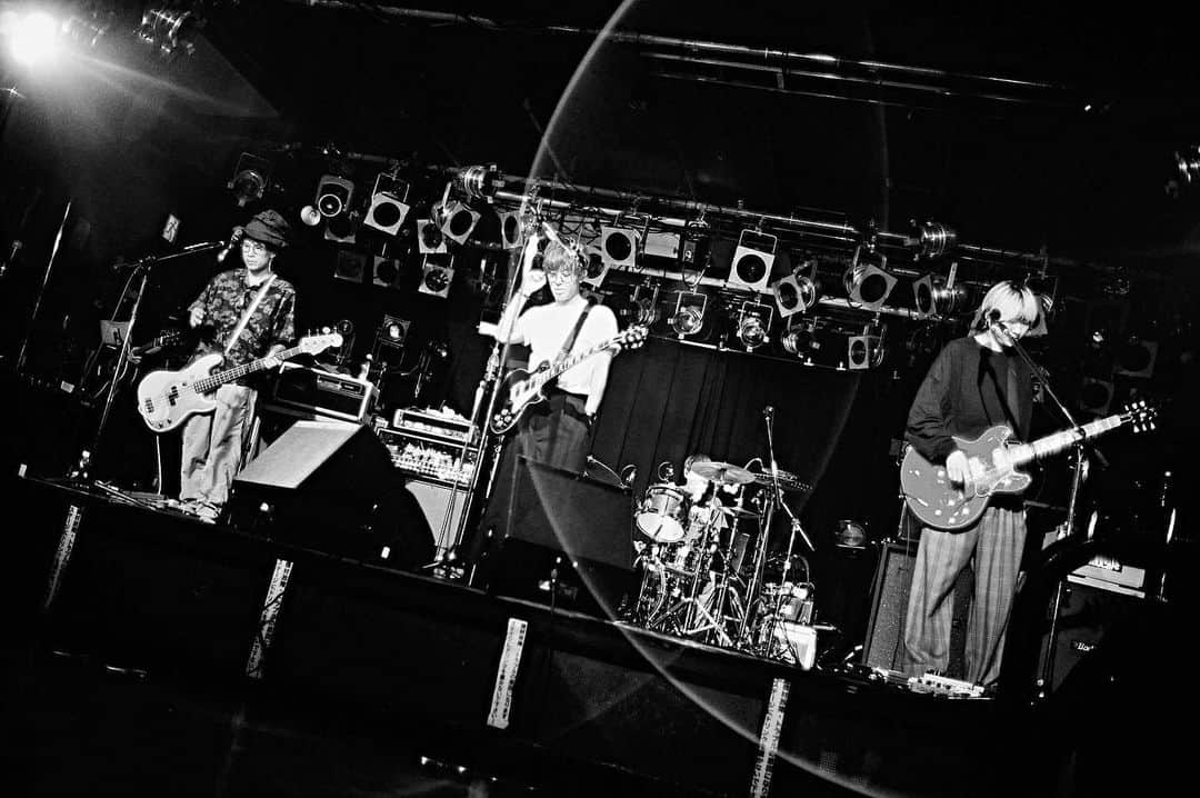 BLUE ENCOUNTのインスタグラム：「. 2023.10.05 『O-crest 20th anniversary future gathering vol.2』 @ Spotify O-Crest  Guest Bassist / 下上貴弘(アルカラ) @smgm_desu   📸@hamanokazushi」
