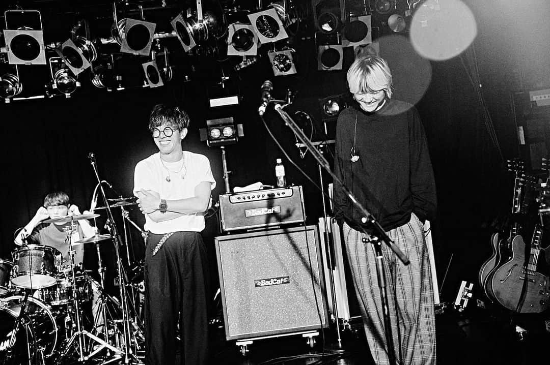 BLUE ENCOUNTのインスタグラム：「. 2023.10.05 『O-crest 20th anniversary future gathering vol.2』 @ Spotify O-Crest  Guest Bassist / 下上貴弘(アルカラ) @smgm_desu   📸@hamanokazushi」