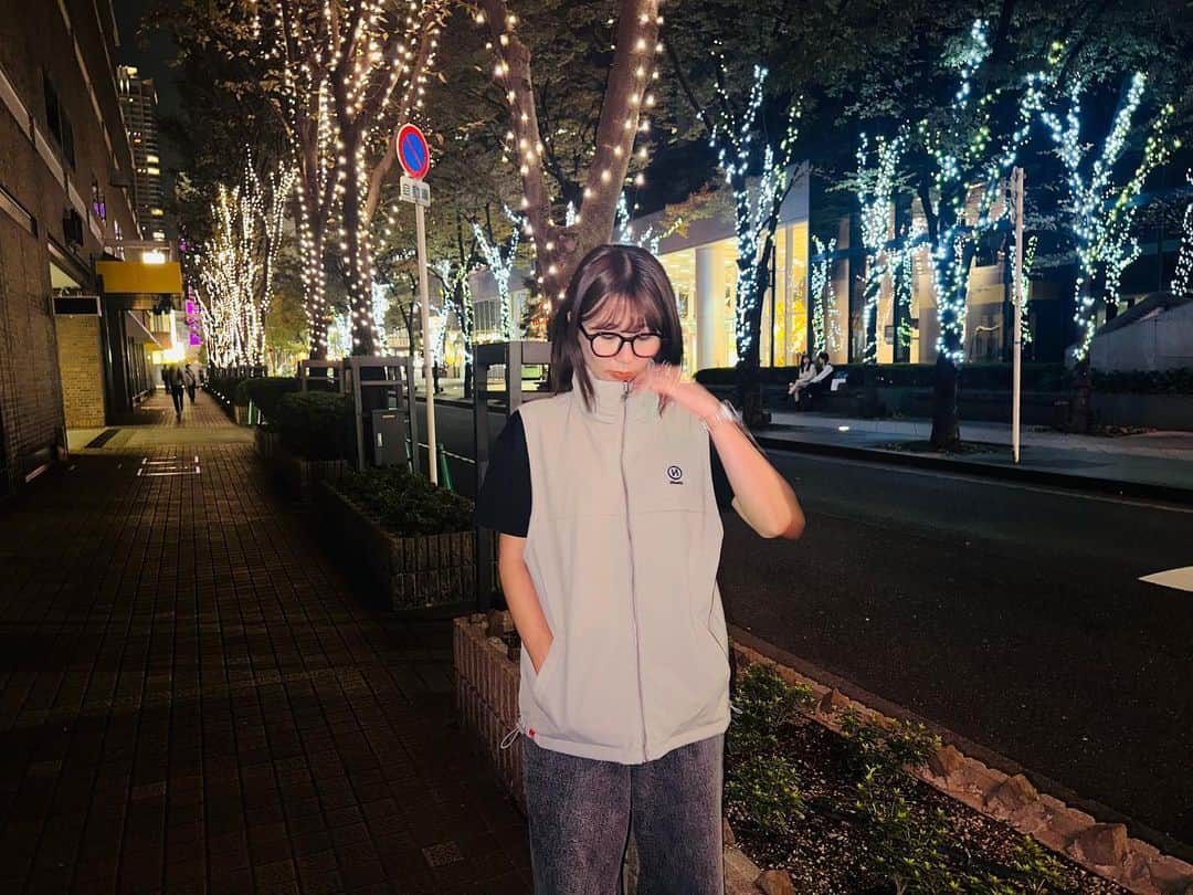 いちえ（夜のひと笑い）さんのインスタグラム写真 - (いちえ（夜のひと笑い）Instagram)「背景と服装合ってない  ベストは @9090s_  やでい」10月6日 16時33分 - hnkichie27
