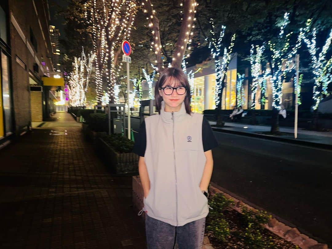 いちえ（夜のひと笑い）さんのインスタグラム写真 - (いちえ（夜のひと笑い）Instagram)「背景と服装合ってない  ベストは @9090s_  やでい」10月6日 16時33分 - hnkichie27