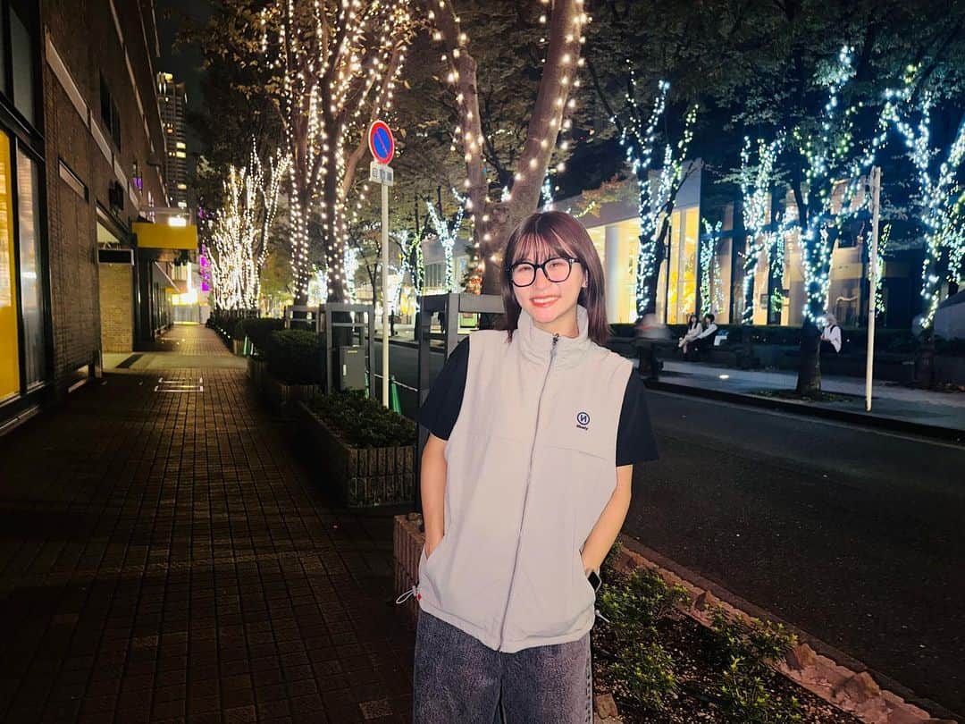 いちえ（夜のひと笑い）さんのインスタグラム写真 - (いちえ（夜のひと笑い）Instagram)「背景と服装合ってない  ベストは @9090s_  やでい」10月6日 16時33分 - hnkichie27