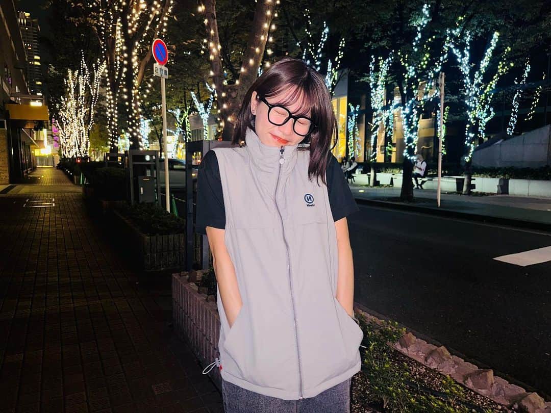 いちえ（夜のひと笑い）さんのインスタグラム写真 - (いちえ（夜のひと笑い）Instagram)「背景と服装合ってない  ベストは @9090s_  やでい」10月6日 16時33分 - hnkichie27