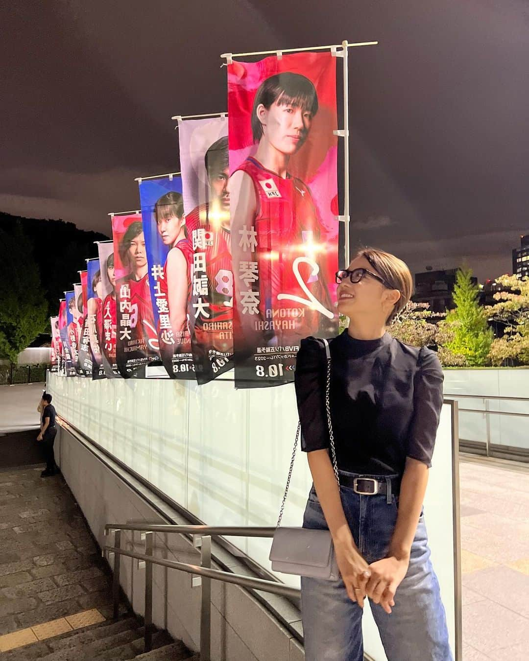 西村まどかさんのインスタグラム写真 - (西村まどかInstagram)「初バレー観戦🏐❤️‍🔥 チュニジア戦ストレート勝ちかっこよかった〜！  スポーツ観戦が大好きで、色々観に行くのですが、 毎回自分も体動かしたくなる🤔  #ワールドカップバレー  #スポーツの秋  ootd  #amerivintage #todayful #resee#meisonmargiela」10月6日 16時37分 - madoka_nsmr