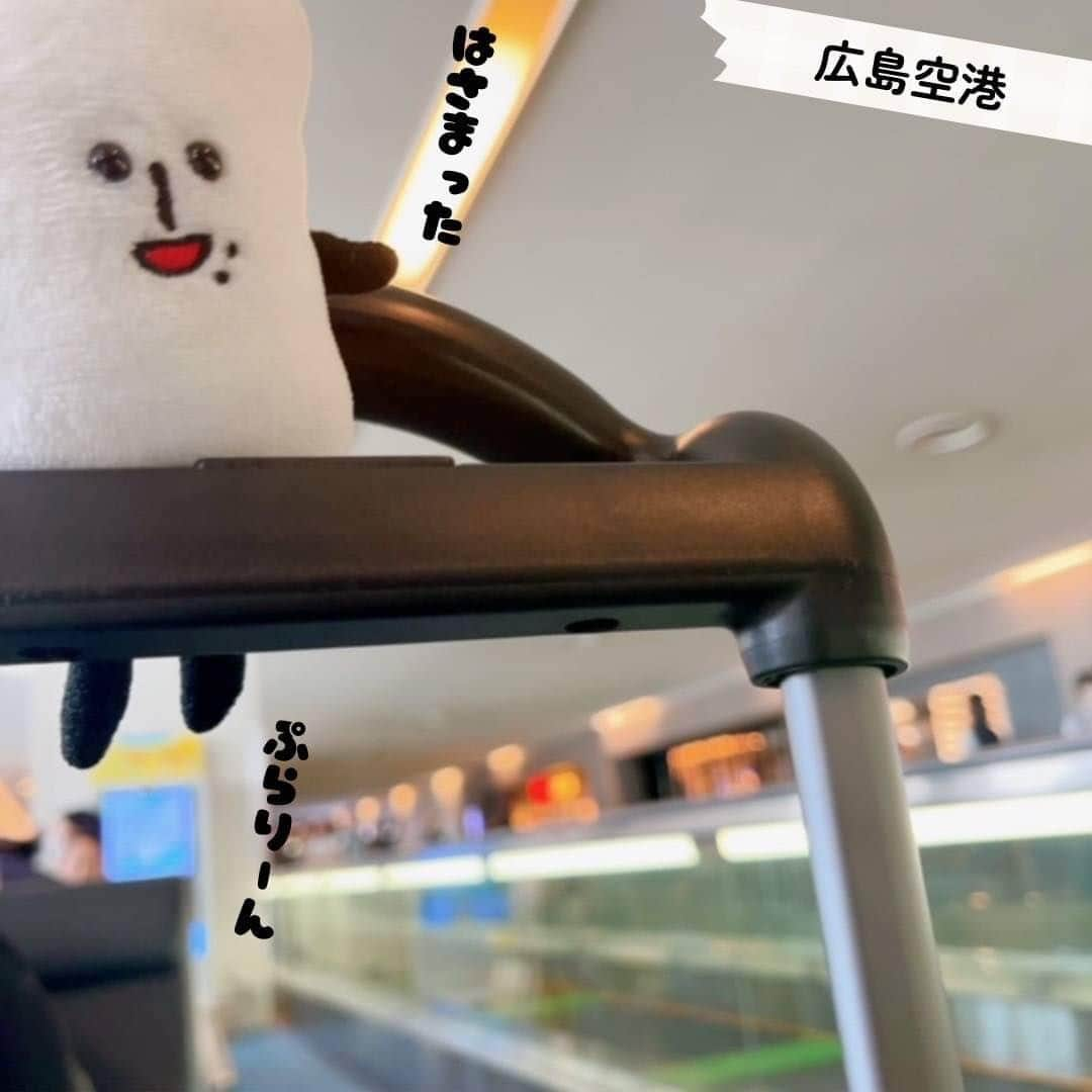 コメ助さんのインスタグラム写真 - (コメ助Instagram)「. #広島 に行ってきたヨネ✈️✨  . 人生初😳💖 #ロープウェイ 🚡に乗って #展望台 #PEAK へ❣️  全長63mの橋状の #展望デッキ ☁️から #尾道水道 が一望でき、 素晴らしい #景色 だったコメ🥺  . 日向ぼっこ中の  #猫 産にも会えたヨネ🐱🌸  . 最近肌寒くなってきているコメ🍃 風邪を引かないように身体を大切にしてヨネ💐  今週もお疲れ様ですコメ🍵☺️  #旅 #広島 #秋 #絶景 #感謝 #広島県 といえば🥺 #斉藤てつお 産🌾」10月6日 16時47分 - komenichiwa