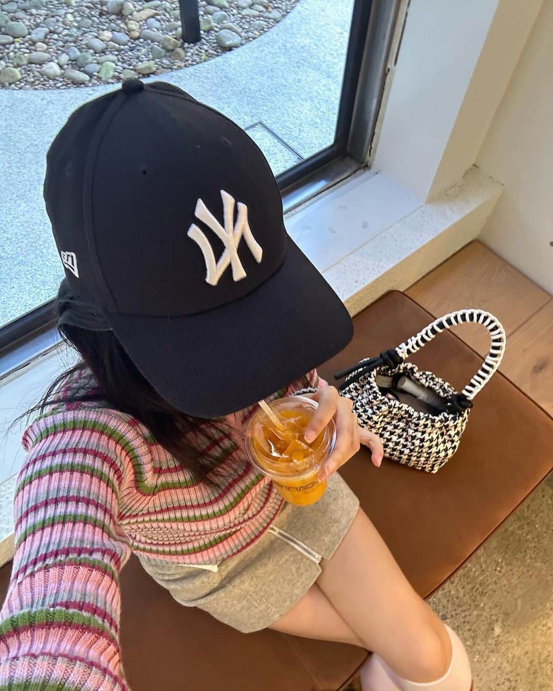 HITOMIのインスタグラム：「Autumn is very short 🍂🍂"  I'm so lonely I'm so lonely But I miss winter 〜"'🎵🎶　•*¨*•.¸¸♪✧ like Everyday is the best ! ⤴︎⤴︎」