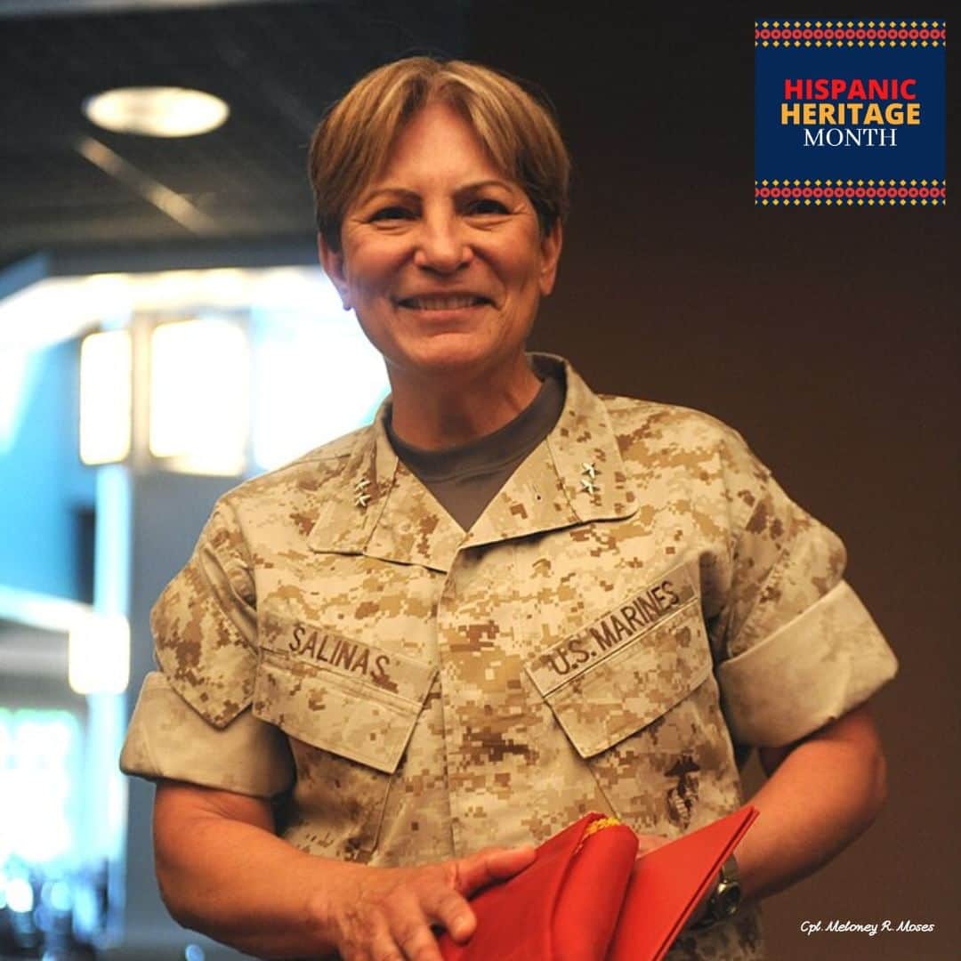 アメリカ大使館のインスタグラム：「9月15日～10月15日はヒスパニック文化遺産月間です。今日ご紹介するのは、アンゲラ・サリナス(Angela Salinas)です。大学卒業後に海兵隊に入った彼女はその後、女性初の海兵隊新兵訓練基地司令官、海兵隊初のヒスパニック系女性将官へと昇進を果たしました。  #HispanicHeritageMonth #HHM #Marines #ヒスパニック文化遺産月間」