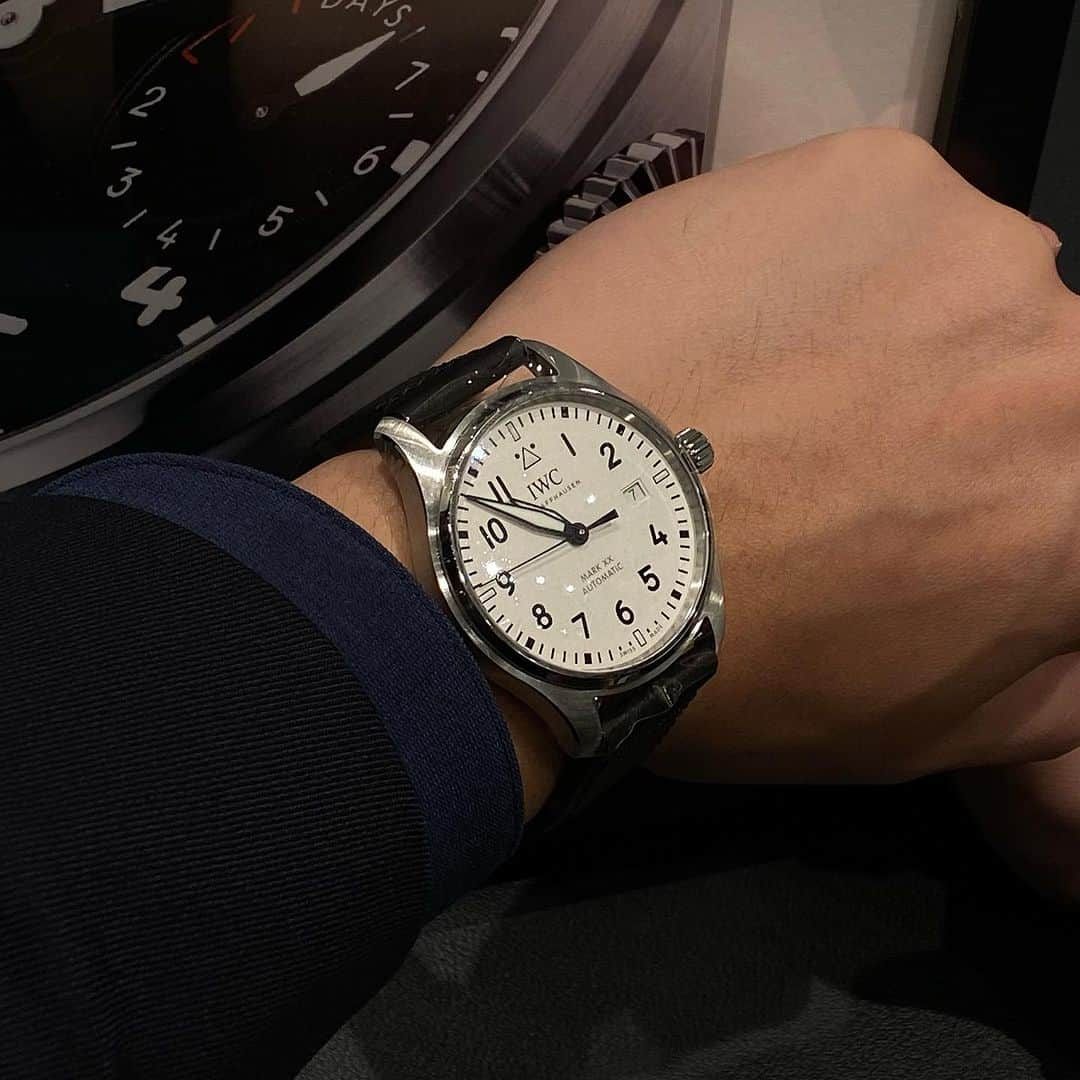 福井駅前ジュエリーパリのインスタグラム：「. 【IWC】  2023年新作⌚️✨  商品名 – パイロットウォッチマークXX 品番 – IW328207 ムーブメント – 自動巻き 素材 – ステンレススティール サイズ – 40mm 防水 – 10気圧 価格 - ￥764,500  商品詳細については、メールor電話にて お気軽にお問い合わせ下さいませ🍃  #時計#福井#時計専門店#時計おすすめ#成人祝い#結納#結納返し#還暦祝い#腕時計#時計好き#腕時計コーデ#時計コレクション#ジュエリーパリ#ジュエリー#ウォッチ#カルティエ#IWC#フランクミュラー#タグホイヤー#シャネル#ゼニス#グランドセイコー#デファイ#watch#jewelry#JewelryPARIS#fukui#IWC#マークXX」