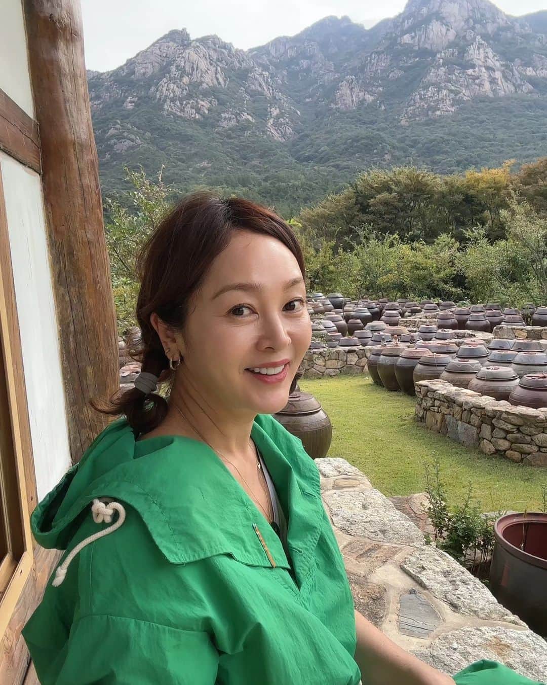 イ・スンヨンのインスタグラム：「드디어 영암  살겄다 이제야   큰 숨 이 쉬어지는 월출산  영암 김명성 발효학교   친정이자 쉼터   너어어어어무 좋다~!!!!!!」
