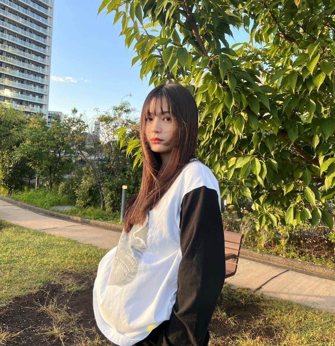 椎名亜美のインスタグラム：「秋が近づいてきたから風が冷たいね〜。秋好き🍁🍂」