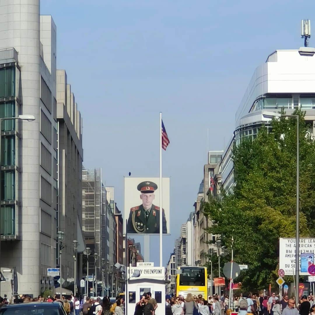 panpianoのインスタグラム：「Checkpoint Charlie！」