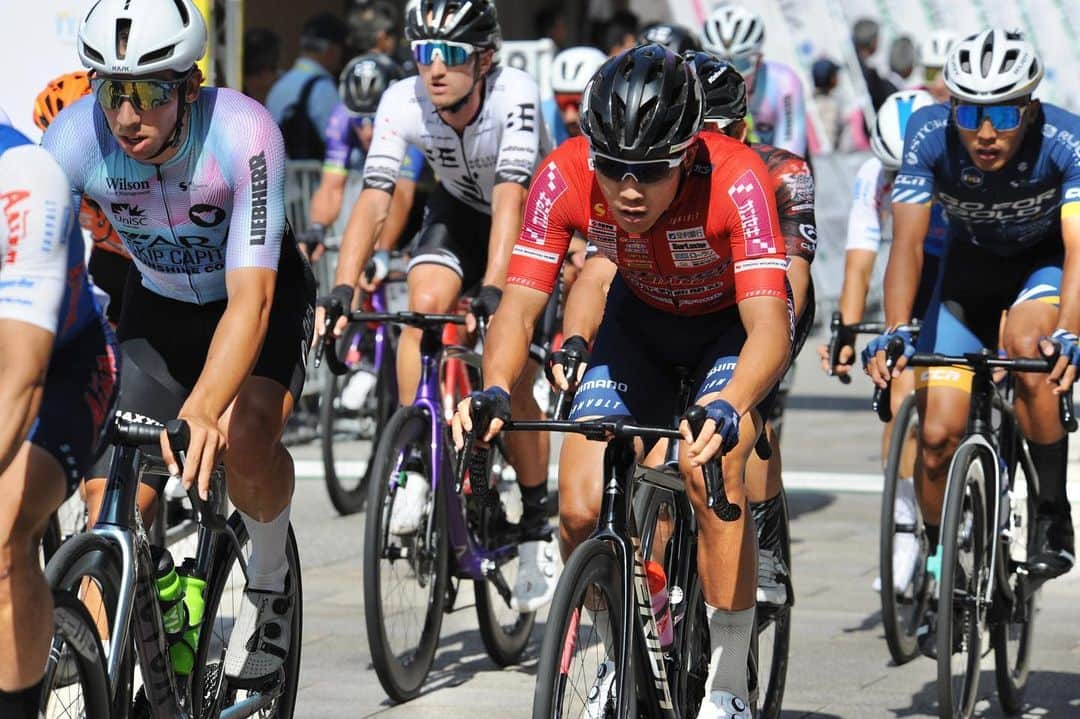 沢田時のインスタグラム：「ツールド九州が開幕しました。  初日のエキシビジョンレースの小倉城クリテリウムは玲が7位、自分は10位。せっかく玲が前方で位置取ってくれているのに自分の技術不足でフォローできずに申し訳ない。もっと経験を積んで成長していかなければなりません。  調子は良いので明日からのステージで取り返す走りをしてみせます👊  #マイナビツールド九州 #宇都宮ブリッツェン」