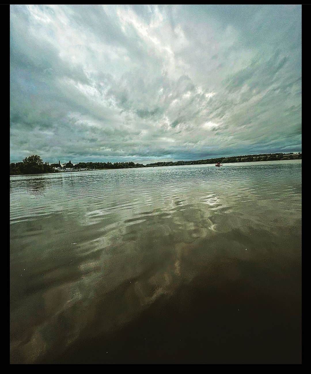 デビッド・モリシーのインスタグラム：「Last day of filming today. Lovely location to be finishing at. Feel very blessed to be part of this wonderful job! Sherwood2」