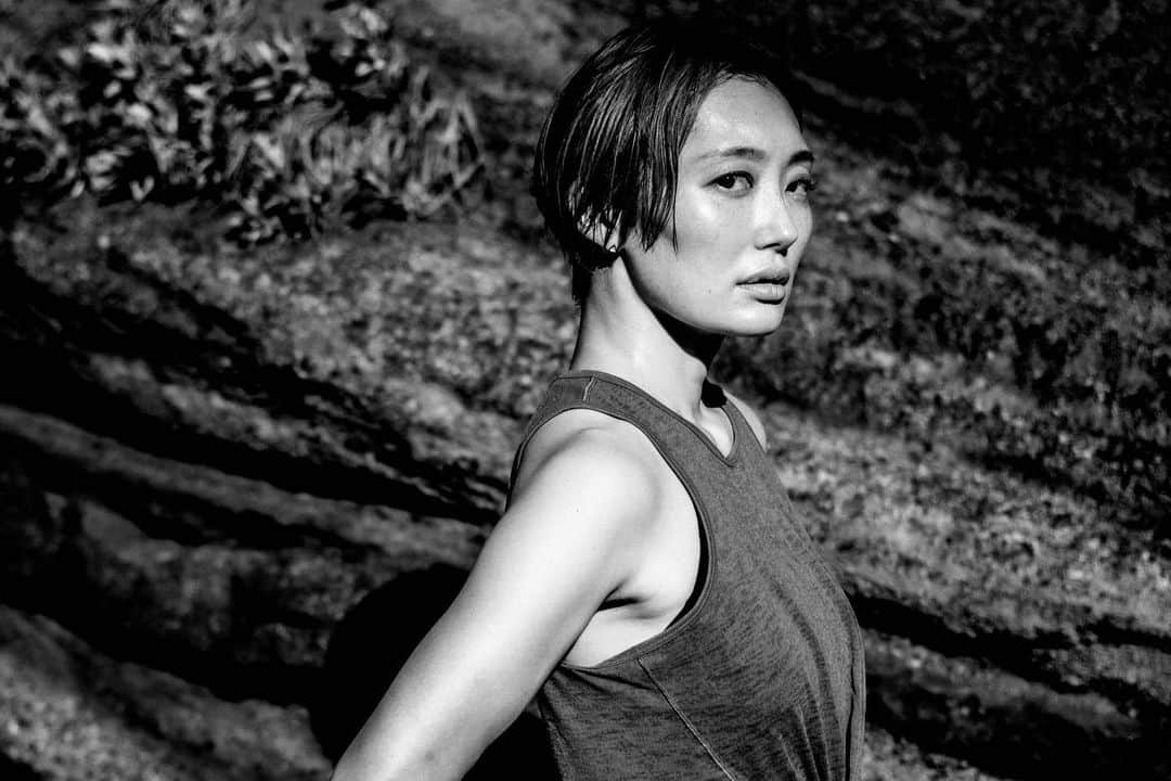 宮城由香さんのインスタグラム写真 - (宮城由香Instagram)「.   年末恒例のイベント！108Asana Challenge 東京 の詳細公開&予約開始です☺︎      今年は新スタジオを作ったばかりなので、ちょっとやめておこうかな…と思っていたところ    今年の108はいつ？  昨年キャン待ちで入れなかったから今年は参加したい！  108が一番好きなイベントだよ☺︎    と、たくさん声をかけていただき  よっしゃーーー！と気合入りました！    じゃあ 全員入れるように大きいところでやろうよ！ってことで🤓  まじで個人でこんな大きなところ借りて大丈夫？って思いながら…    借りちゃったからね！！  アーサナ表の写真も全部撮り直して5年目の108Asana Challenge開催決定です💪🏻💪🏻✨   公式LINEの先行予約にてすでに78名ご予約受け付けておりますので、 ご希望の方はお早めにご連絡くださいませ🙌🏻  写真はあえて強そうなものを使っていますが 講師は、いたって優しいです🤓  たぶん。  【 日時 】 12月10日（日） 12:10 スタジオオープン  12:30-16:30 108Asana Challenge  17:00 完全退出  ⁡ 【 場所 】 〒107−8526 東京都港区北青山3−5−10 （ワールド北青山ビル） 東京メトロ銀座線・千代田線・半蔵門線表参道駅A3出口より徒歩2分  ⁡ 【 定員 】 90名  【 参加費 】 9,900円 ※事前銀行振込のみとなります。 ご予約いただきました方にメールでお振込先をお知らせさせていただきます。  ⁡- 参加者特典 - ▷宮城由香オリジナル108アーサナ表 （このアーサナ表を見ながら一つ一つアーサナをとっていきます。） ▷レッスン後、乾杯用のアレ1本🦒 ▷レッスン後に何かが当たるかも？な抽選があります！申込み番号が抽選番号となります(^^)  【 持ち物 】 ・ウェアー ・水分補給用のお飲み物 ☆ヨガマット  【 お申し込み方法 】  公式LINEまたは、InstagramのDMから ①108アーサナチャレンジ東京参加希望 ②フルネーム ③連絡先メールアドレス ④連絡先電話番号  をお知らせください。 折り返し、メールでご連絡させていただきます🙏🏻 （公式LINEからのご連絡の方には、折り返しの連絡をさせていただきます🙌🏻）  ▶︎折り返しのご連絡まで時間がかかる場合がございます。 ご理解のほど何卒宜しくお願い申し上げます。    【 キャンセルポリシー 】 ご予約確定後、お客様の都合でのキャンセルには以下のキャンセル料が発生いたします。 レッスン日の 3日前〜；参加費の50% 前日・当日；参加費の100% ※お振込みにかかる手数料・振込完了後のキャンセルに対して払い戻しにかかる振込手数料はご負担いただきます。  ※キャンセル料の発生したキャンセルの方へは、後日アーサナ表は送らせていただきます🧘‍♀️  Instagramストーリーズで『参加✋』と手を上げていただきました方も正式なお申し込みがなければご予約確定にはなりませんので、必ずお申し込みお願いいたします。  ⁡ ⁡ 《 108 Asana Challenge 2023 》 ⁡ 108アーサナチャレンジ！！とは‥ ⁡ 108と言えば煩悩の数と言われますよね。  太陽礼拝108回！ではなく"108アーサナにチャレンジしていきましょう！"というイベントです。 ⁡ 今年は立位・坐位・前屈・後屈・側屈・回旋・アームバランスなど満遍なく行います！！ ⁡ 基本のアーサナからアドバンスアーサナまで108アーサナ！ 太陽礼拝に出てくるアーサナ、タダーサナやダウンドッグなど、もちろんシャバーサナも108アーサナの中に入りますよ♪  ⁡ 『108アーサナ全部できないから参加できない‥ですよね？』 『初めてなのですがいいですか？』  と質問をいただきますが、  ヨガが好きな方ならどなたでもご参加可能です！ 誰とも比べず自分と向き合い 一緒に参加している仲間と楽しむ時間です☺︎  ⁡ “できなきゃいけない“ のではなくて、 ”楽しくChallenge” をしてみて1年を振り返ったり、新しい目標を立ててみてくださいね。 ⁡ 長時間のクラスになること　 体力が必要となるイベント （もちろん途中で休んで、周りの方を応援するのもOK😆）  とにかく楽しむ気持ちが大切なイベント であることをご了承の上で、お申し込みくださいませ☺   そして東京開催は @rhythmandbalance_official さんがサポートに入ってくださいます！  RHYTHM＆BALANCE新商品を中心に展開させて頂きます！ 当日はお得なクーポンもございますので ぜひこの機会に肌触り、着用感をお試しください♪  それでは参戦表明のご連絡お待ちしております🙌🏻✨  ご質問はいつでもどうぞ(^^)      #宮城由香 #108AsanaChallenge  #ヨガイベント東京  #photby旦那」10月6日 17時49分 - yuka__miyagi