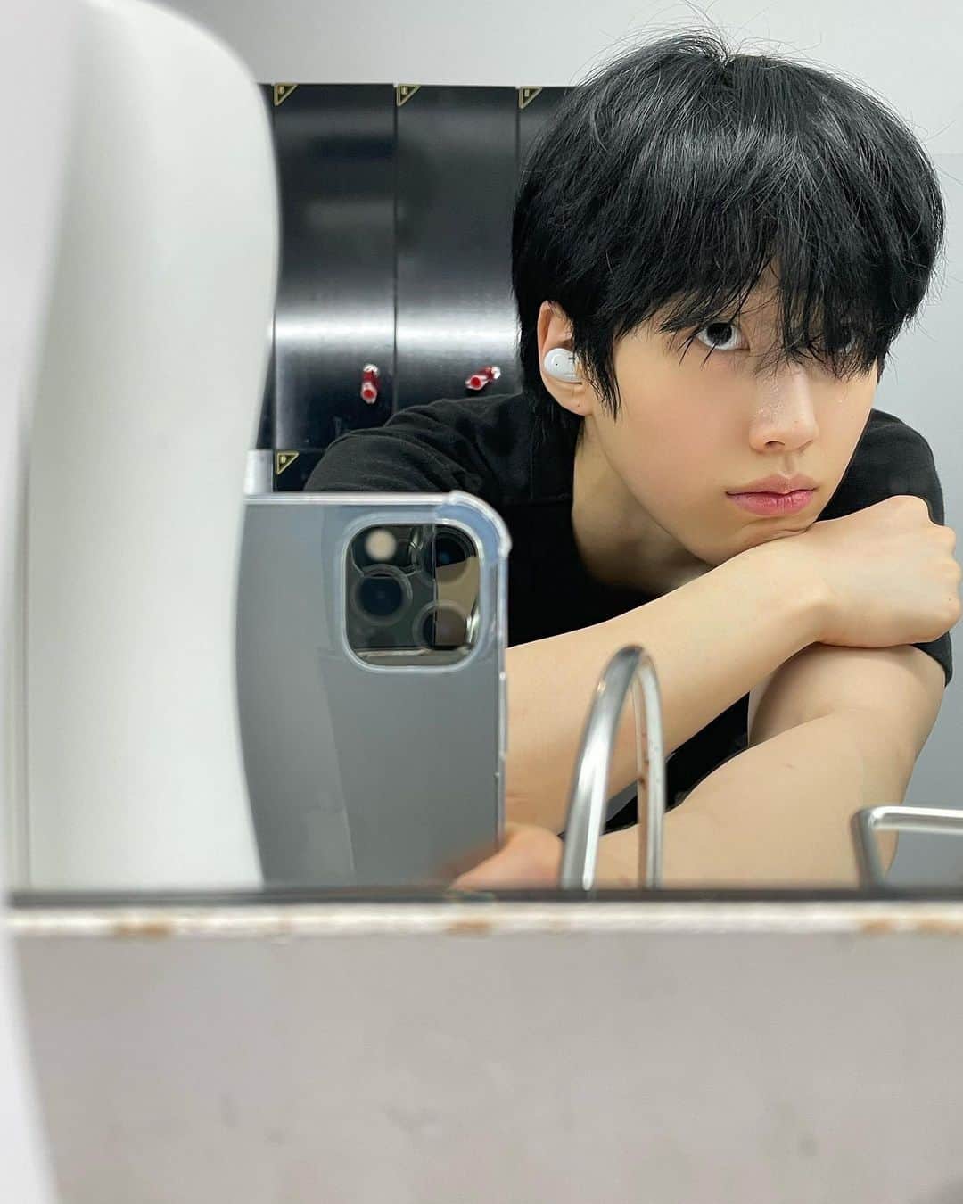ディジンのインスタグラム：「🍎폰 좋네 😗」