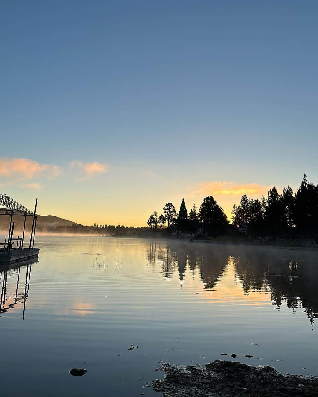 koyuのインスタグラム：「🐻🪵🌲🍃🌞🌅🌃🔥🐾🌊 . #america #la #losangeles #bigbear #bigbearlake #sun #sunrise #sunset #lakes #view #california」