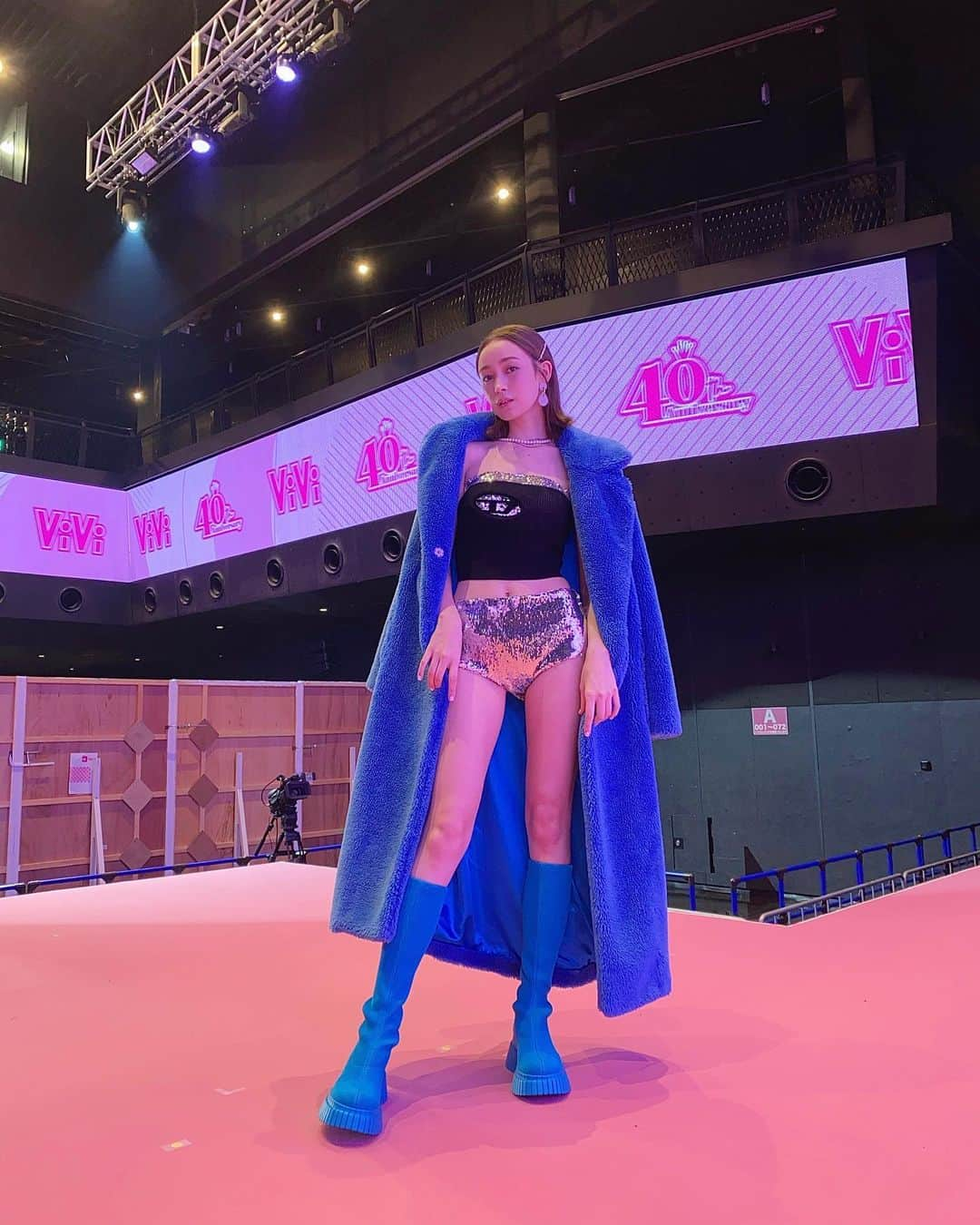 藤井サチのインスタグラム：「ViVi night 2023🪩  最高に楽しかったね🥰!! MCもできて嬉しかった♥  4年ぶりに開催できて みんなに会えて 本当良かったよ〜〜♥ ♥  @vivi_mag_official  #vivi #vivinight2023  #やっぱり私たちって世界一イケてる」