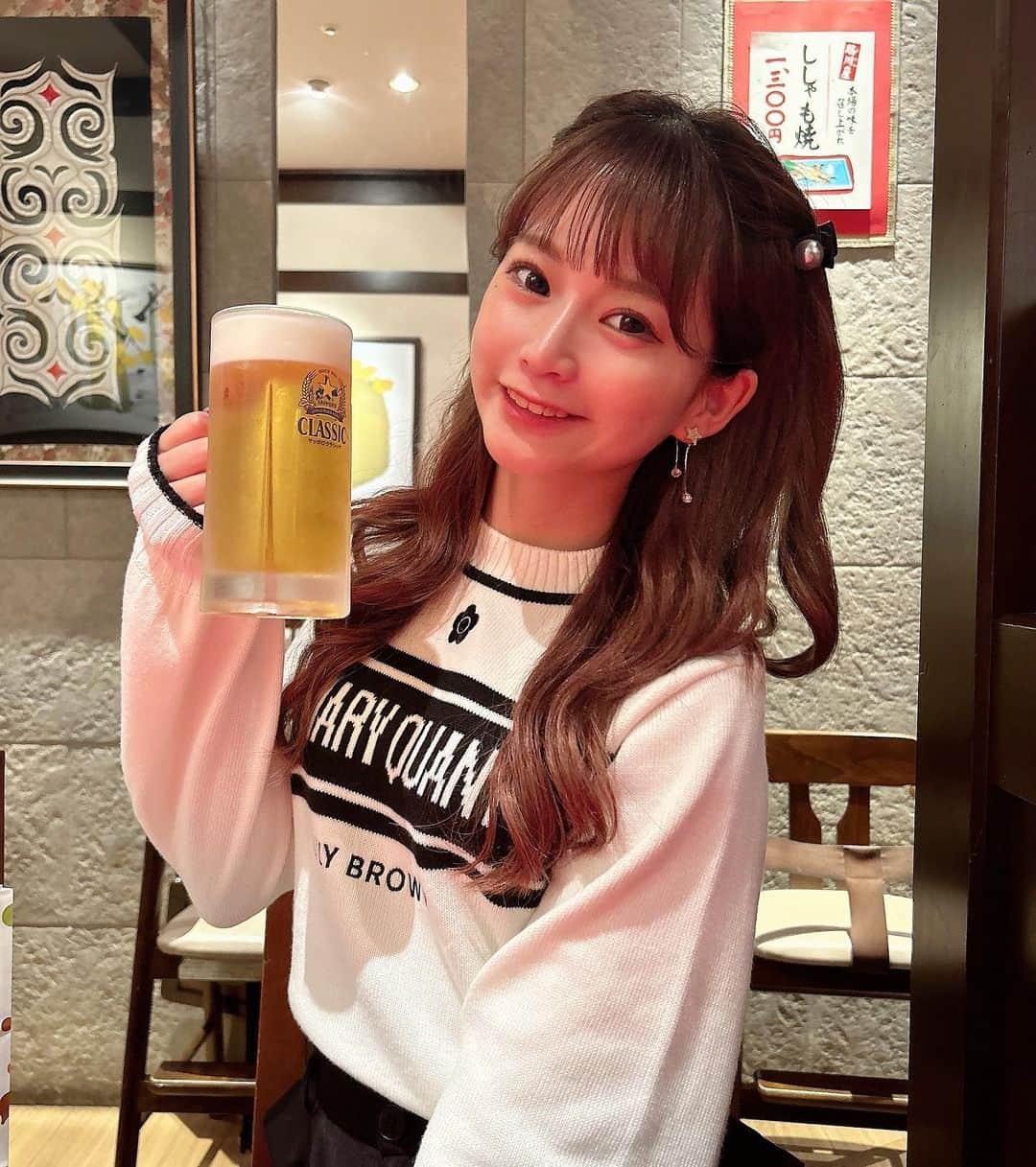 あおのインスタグラム：「秋もビーーーーーール🍻 ビールはサッポロ派⭐️ . . .  #バーレスク東京#バーレスク#あおちゃんはあかちゃん #burlesque#burlesquetokyo  #コスプレ女子#グラビア#水着#えもい #ハイトーンヘア#女の子#TOKYO#l4l#エモい #ヘアメイク#韓国#韓国ヘア#韓国女子#ハーフアップアレンジ #サブカル女子 #六本木#歌舞伎町#新宿#モデル#東京#アイドル#ハーフツイン#ツインテール#サッポロビール」