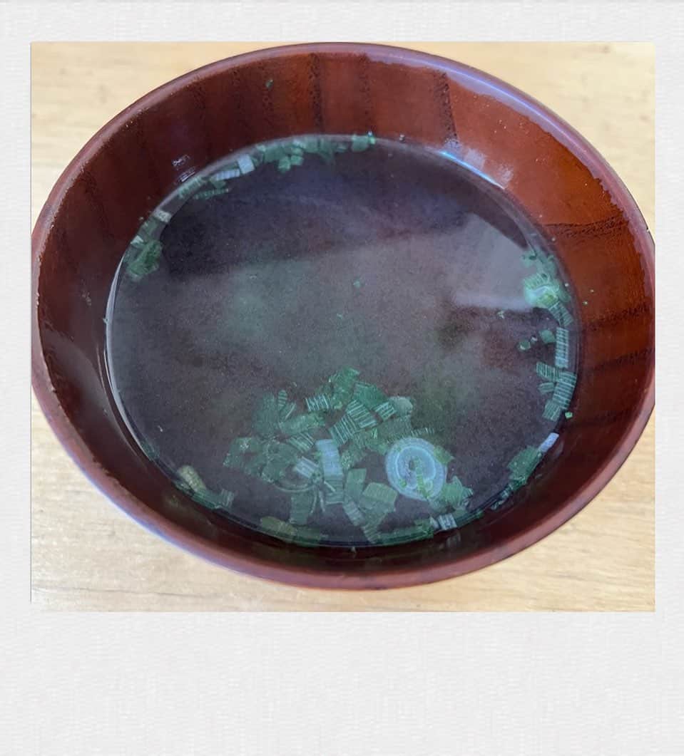 かせきさいだぁさんのインスタグラム写真 - (かせきさいだぁInstagram)「本日の質素亭、頂きモノ『マルちゃん 北海道限定 やきそば弁当 たらこ味バター風味』❤️やっぱりバツグンの美味しさ！お湯入れて３分して湯切りしたら、油少々のフライパンで水分を一気に飛ばしつつ付属のソースやら混ぜます。お皿に盛って（容器に戻しても可）、付属のふりかけ振って出来上がり😋美味い！ #質素亭 #しっそ亭」10月6日 17時45分 - kasekicider