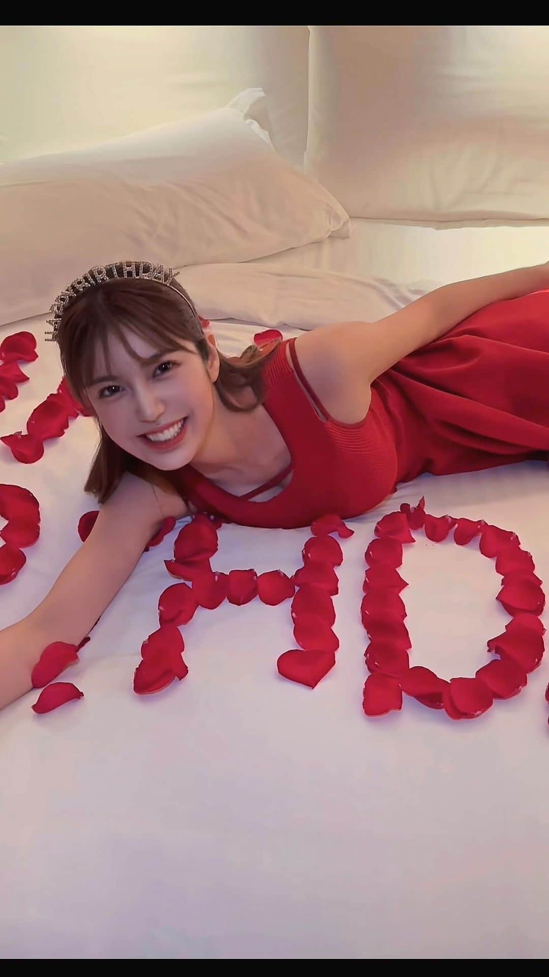 あべなつきのインスタグラム：「I’m the Birthday Girl🥀👸🏼  10/6で一つ歳を重ねて、大人になります🎂 みんないつもありがとう🖤 これからもっと頑張るから見ててね？  #誕生日　#birthday #birthdaygirl」