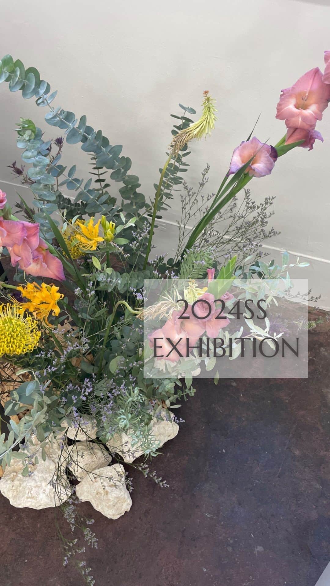 MODE ET JACOMO -モード・エ・ジャコモ-のインスタグラム：「【2024 SS  EXHIBITION】  2024年SSの展示会が行われました💐 透け感のあるパンプスやぷくぷくとした質感のサンダルなど新鮮なアイテムでいっぱいです。 コラボ企画もありますのでお楽しみに！  ＿＿＿＿＿＿＿＿＿＿＿＿＿＿＿＿  凛としてしなやかに、自分自身の 内なる輝きをひきたてる クール&ビューティーシューズ @mode_et_jacomo_official  ＿＿＿＿＿＿＿＿＿＿＿＿＿＿＿＿  #modeetjacomo #モードエジャコモ #EXHIBITION#shoes」