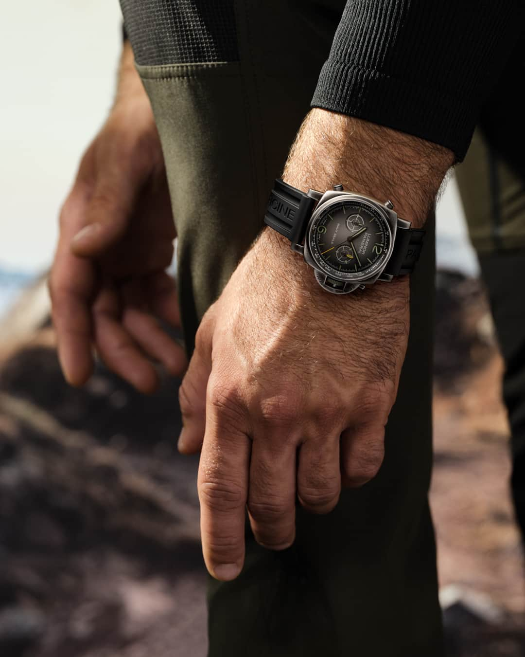 オフィチーネ パネライさんのインスタグラム写真 - (オフィチーネ パネライInstagram)「Elevate your style with the new Luminor Chrono Navy SEALs #PAM1409: 'Navy SEALs' inscribed dials, rubber crowns, and versatile straps embody a unique blend of form and function.  Discover more through the link in Bio.   #Panerai #NavySEALs #PaneraiWatch」10月6日 18時00分 - panerai