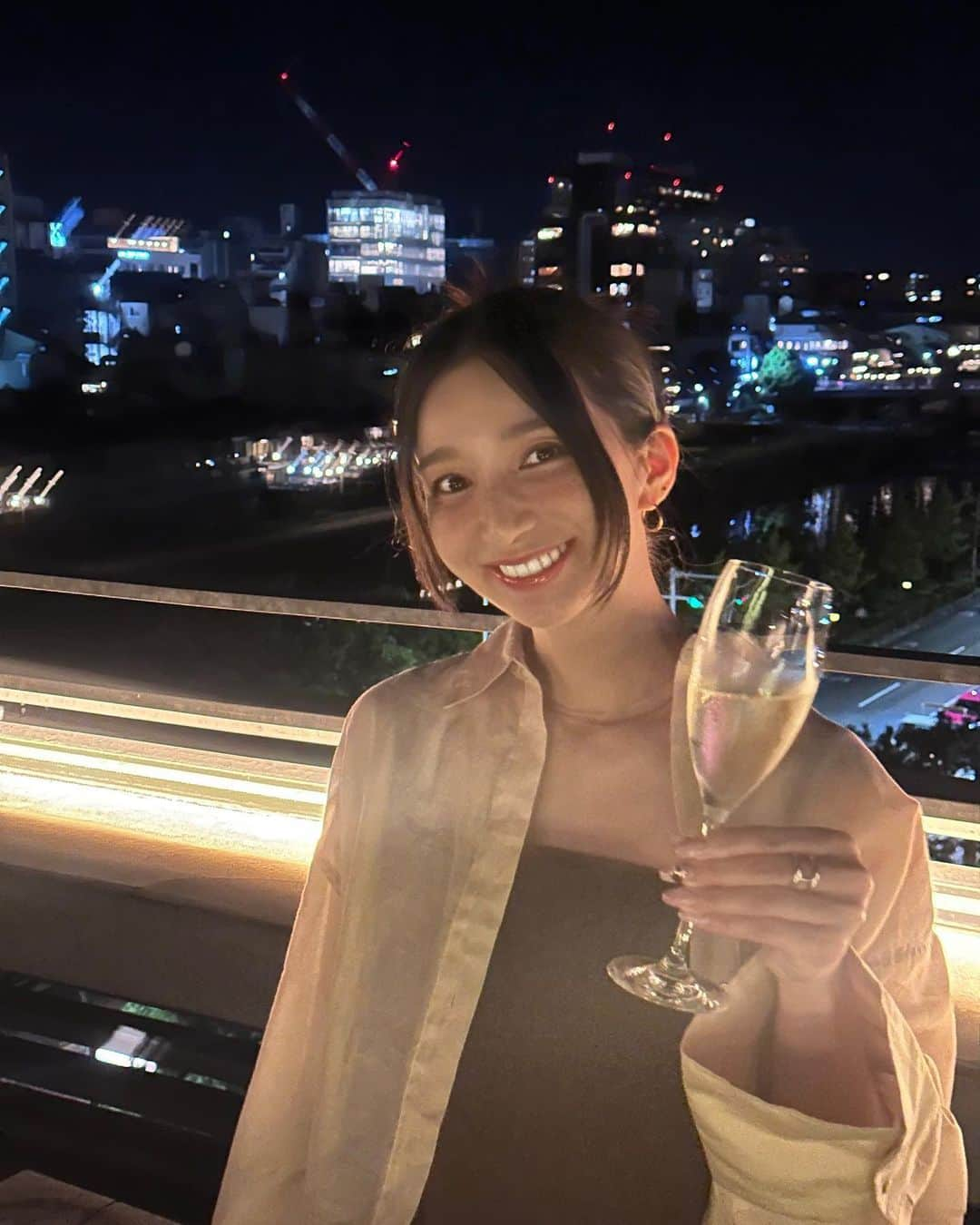 芹那のインスタグラム：「🥳楽しかったね🌕🥂💫」