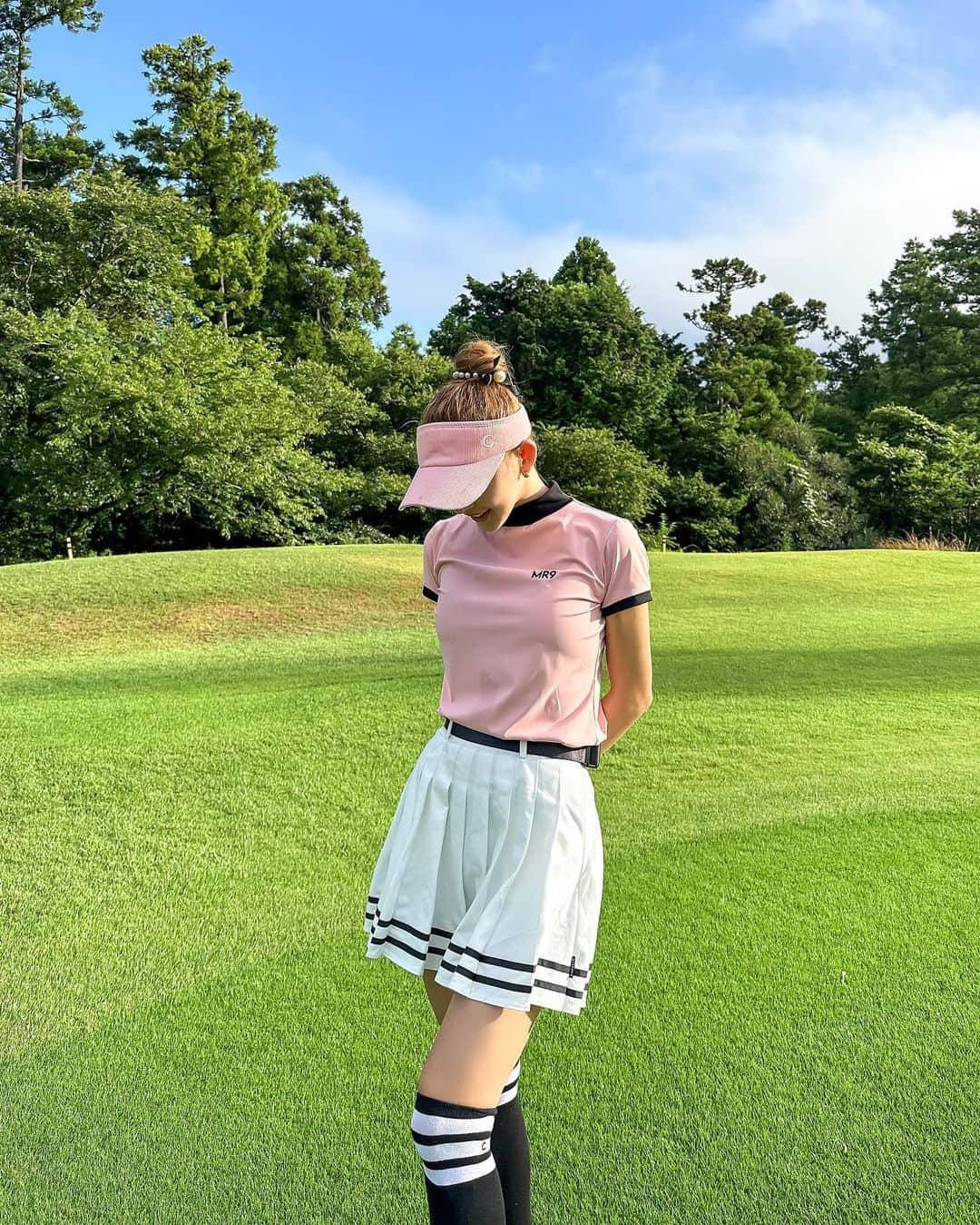 カレンさんのインスタグラム写真 - (カレンInstagram)「⛳️ ゴルフウェア着たいので ゴルフへ行きたいです🥹🩷w  ゴルフのお誘いお願いします！w  #golf #golfgirls #ゴルフ」10月6日 18時01分 - cjd_karen