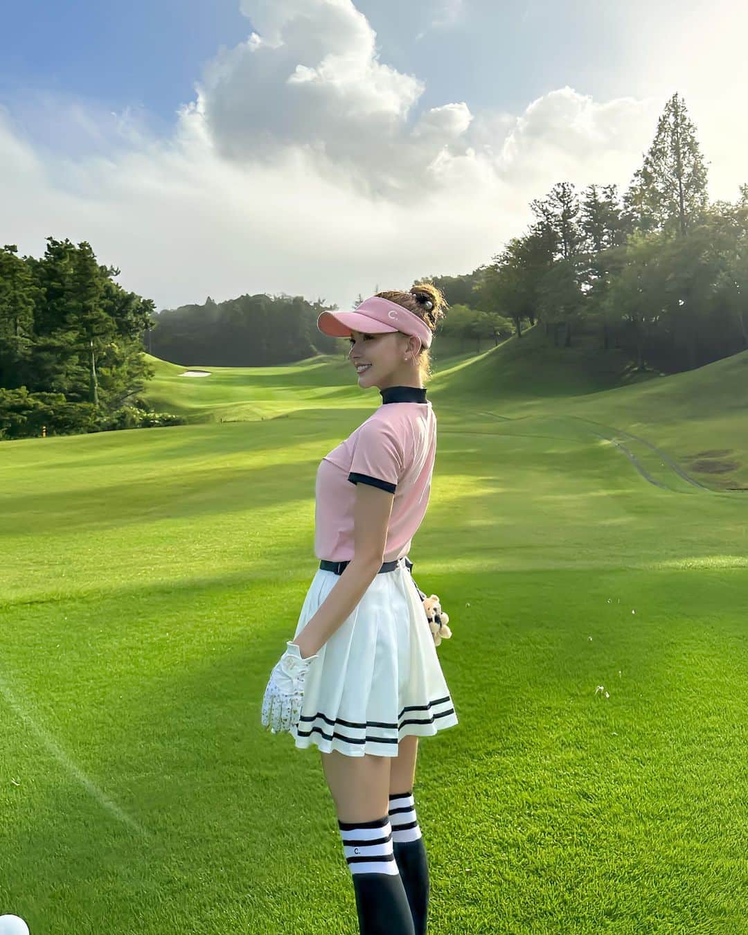 カレンさんのインスタグラム写真 - (カレンInstagram)「⛳️ ゴルフウェア着たいので ゴルフへ行きたいです🥹🩷w  ゴルフのお誘いお願いします！w  #golf #golfgirls #ゴルフ」10月6日 18時01分 - cjd_karen