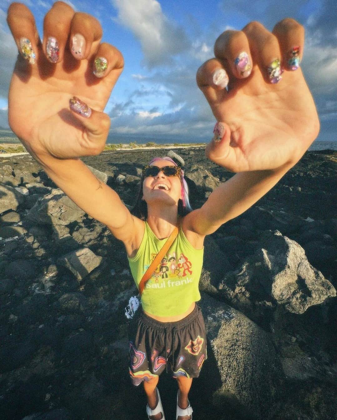 ポールフランクのインスタグラム：「don't know what we're more obsessed with: the nails or the fit 😩🤌」