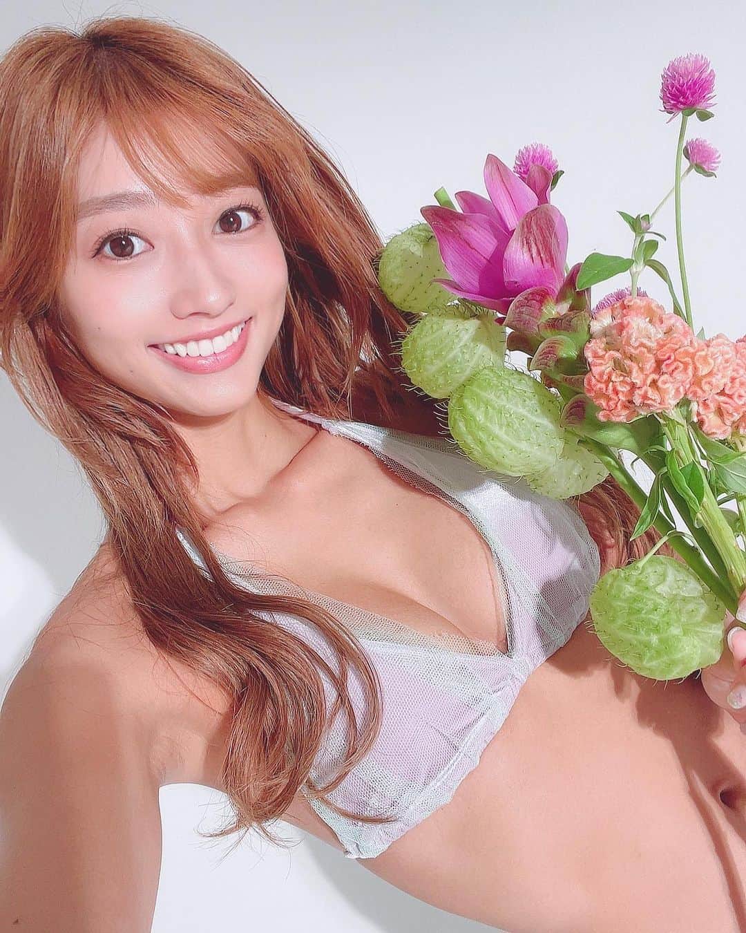 大貫彩香のインスタグラム：「【お知らせ】イベント情報解禁 大貫彩香『2024年度カレンダー』 発売記念イベント開催決定🎉 【開催】2022年11月18日（土） 【開場】11:50 【開演】12:00 定員数(50名様) 【会場】ソフマップAKIBA アミューズメント館8F 詳細・チケット情報はこちらhttps://passmarket.yahoo.co.jp/event/show/detail/02mu24wznhb31.html 宜しくお願いします🌸」