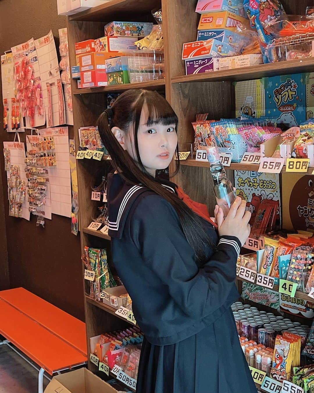 松本ひかるさんのインスタグラム写真 - (松本ひかるInstagram)「瓶ラムネ好き  #駄菓子屋 #駄菓子屋さん #撮影」10月6日 18時07分 - kurazono_cat