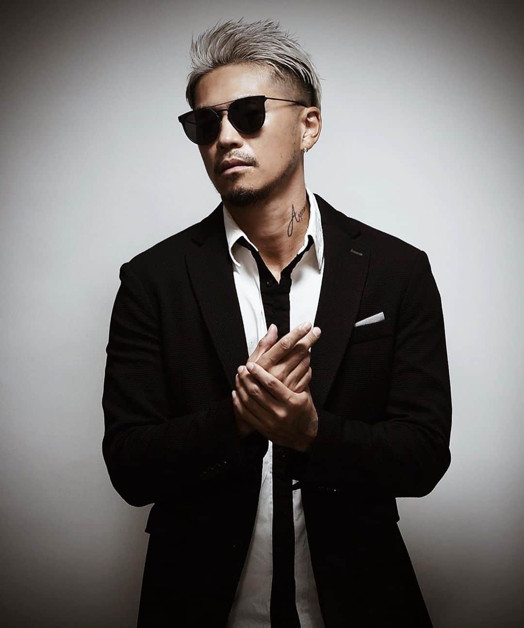 DJ ACEのインスタグラム：「🔥 また1つレベルを上げました！ 祝ってくれた方々、ありがとうございます！ 最近もまた新しい事に挑戦してまして、色々形にしていけたらと思ってる！ ACE1、アパレルブランド @straite_official 、YouTube @ace1tv 、TeamACE1、そしてまだ未発表ですが新プロジェクトをよろしくお願い致します！  Thank you to everyone who wished me a happy birthday! I will continue to take on challenges!  #Birthday #スーツ #ジャケット #ACE1」
