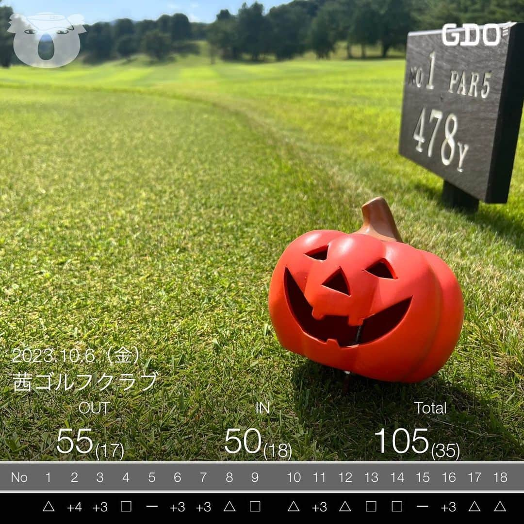 AKIのインスタグラム：「. . きたっ！！ 久々に手応えあるゴルフ！！！！ 最近は110も切れず 得意のドライバーすら迷子の日々。 . しかし！！！ 少し前の練習で腰の使い方や ウッドの打ち方をコーチに 教わり激変！！！！！ . やっと100台に戻ってこれました♪ パターもだいぶ良くなってきて良い傾向！ . 次はベスト100を出したいっ！ 頑張りますっ！！！ . . お疲れっした〜 . . . #福岡ゴルフ#ゴルフ#ゴルフ女子 #茜ゴルフクラブ#かぼちゃ #ハロウィン仕様 #100切り目指して #何か掴んだぞ！？ #ドライバーも好調でした #次回が楽しみ #まだ半袖でいけた #むしろ最高の季節#気候」