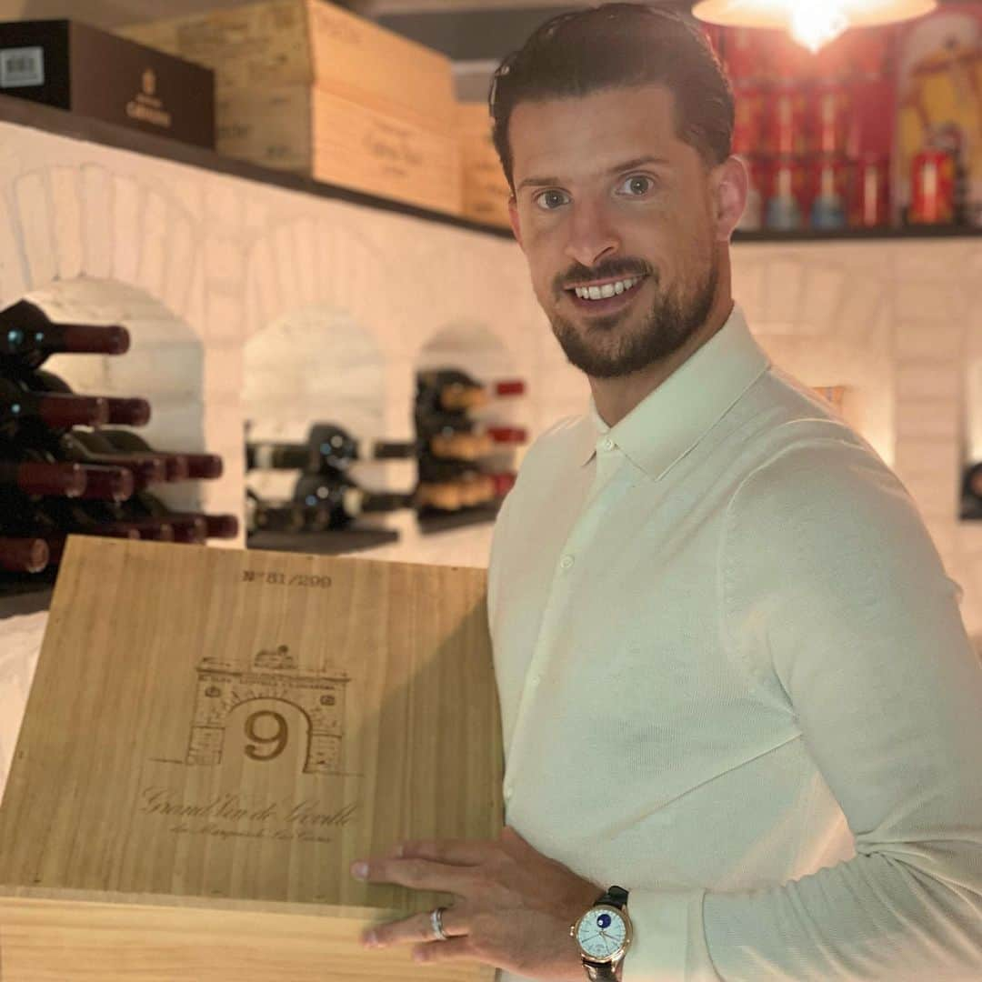 ケヴィン・ミララスのインスタグラム：「thank you to the children and my wife for this magnificent gift❤️🍷  Grand Vin De Leoville du Marquis Las Cases」