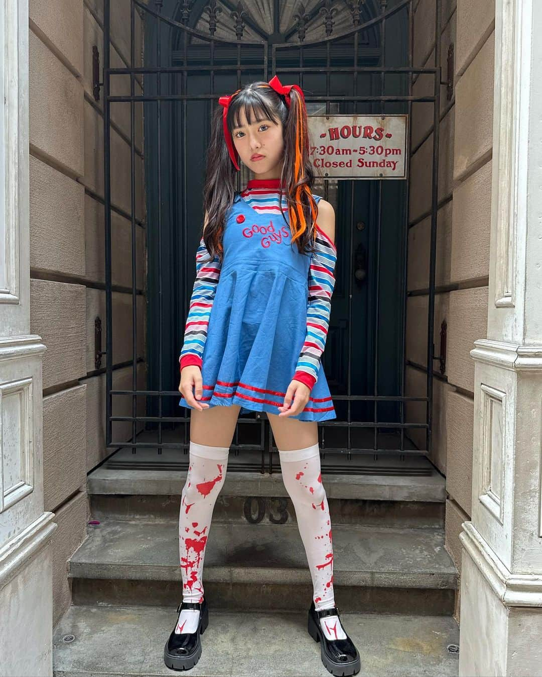 豊川亜咲さんのインスタグラム写真 - (豊川亜咲Instagram)「🎃🌏 . チャッキー 仮装で🍭ハロウィンユニバ行ってきたよ👻🧡 いっぱい写真撮ったよ🚧🦇🙀🩸  #ユニバ#usj#ハロウィン#ユニバ #仮装#チャッキー#チャッキーコスプレ#ハロウィンユニバ」10月6日 18時13分 - a_chan_1o3o