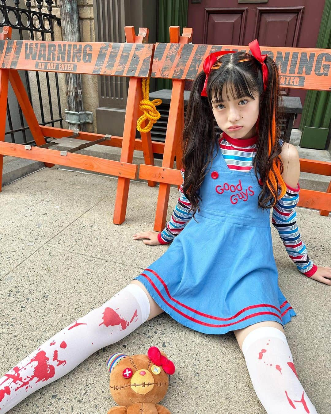 豊川亜咲さんのインスタグラム写真 - (豊川亜咲Instagram)「🎃🌏 . チャッキー 仮装で🍭ハロウィンユニバ行ってきたよ👻🧡 いっぱい写真撮ったよ🚧🦇🙀🩸  #ユニバ#usj#ハロウィン#ユニバ #仮装#チャッキー#チャッキーコスプレ#ハロウィンユニバ」10月6日 18時13分 - a_chan_1o3o