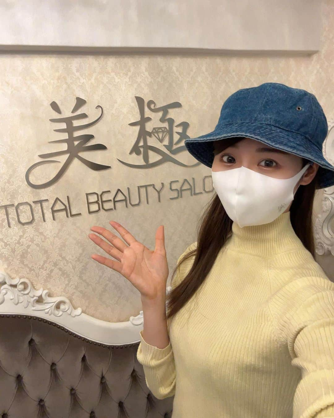 雪音まりな（まーりん）さんのインスタグラム写真 - (雪音まりな（まーりん）Instagram)「. 撮影前だったので恵比寿にある @bikyoku さんで4D矯正コルギを受けてきました💆‍♀️ 小顔コルギと小顔矯正に加え、保湿力たっぷりの石膏パック、背中と首肩、デコルテのマッサージと頭蓋骨矯正までついた60分の贅沢コース🤤 コルギは痛いイメージがありますが、力加減を調整してやって頂けるので全然気持ちよかったです✨深い位置まで流してくださり、顔や上半身がかなりスッキリしました💮（2.3日後が1番リフトアップ効果が出るそう） 石膏パックの保湿力も高く、2日程はお肌プルプルでした😳乾燥が気になるこの季節、とても助かります。 顔の形も分かるので、継続すると変化が見てとれますね。 施術後には美味しいハーブティーまで💓 スタッフさんもとても感じが良くてオススメです。  . . .  PR @bikyoku #美極totalbeauty恵比寿店 #恵比寿エステ #完全個室サロン #小顔矯正恵比寿 #小顔エステ #小顔コルギ #恵比寿エステサロン #東京エステサロン」10月6日 18時16分 - yukine_dayo